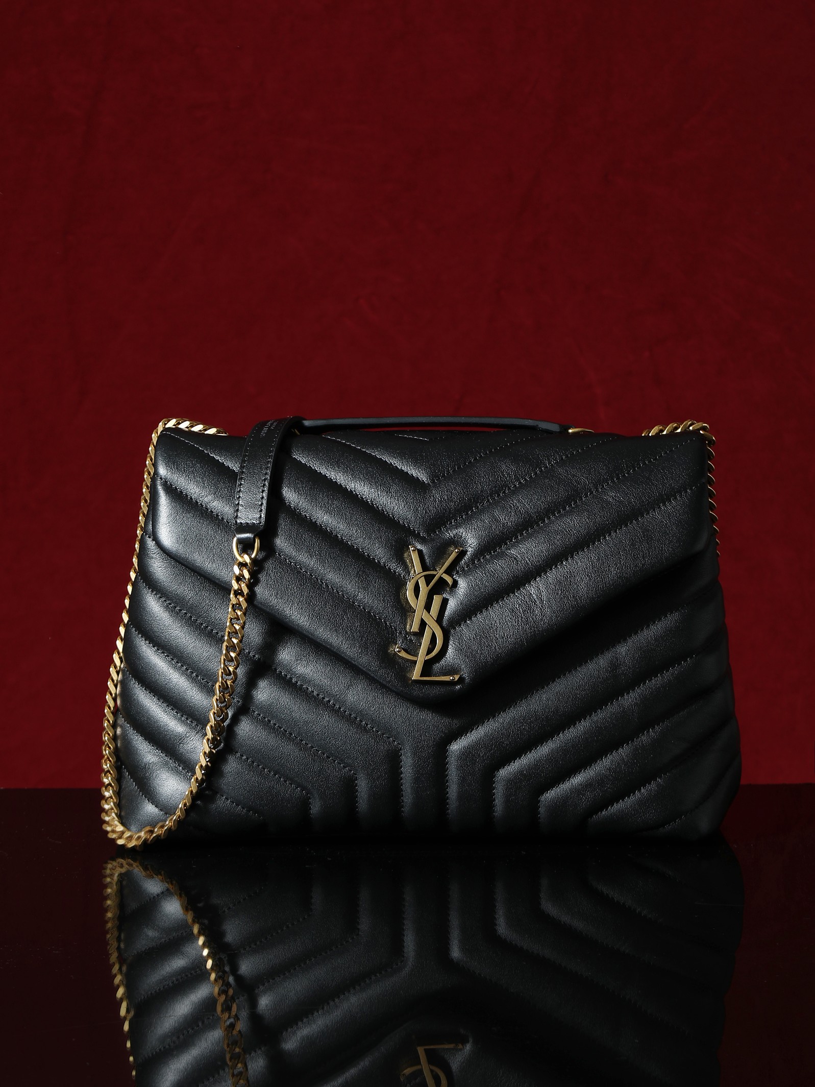 NO:406348,##_32cm [Original leather version] [with packaging] LouLou Y-shaped shoulder bag is the popular LouLou bag worldwide. Our family has developed the original leather version. As expected, the original leather is the original leather, and the authentic soul is immediately available!  I believe you will be amazed by the ones you receive!  The large number is really domineering, and countless celebrity fashion bloggers all have one!  What is a classic?  It's it!  Size 32x22x10cm. Model 459749, Saint Laurent, saint laurent, satchels19860909##_32cm【原厂皮版本】【配包装】 LouLou Y形挎包风靡全球的LouLou包,咱家开发原厂皮版本了,果然原厂皮就是原厂皮,正品的灵魂马上到位！相信收到包包的你会被惊艳到的！大号实在是霸气至极,无数明星网红时尚博主都是人手一只！何为经典？它就是！ 尺寸32x22x10cm. 型号459749,圣罗兰,saint laurent,satchels,Bag