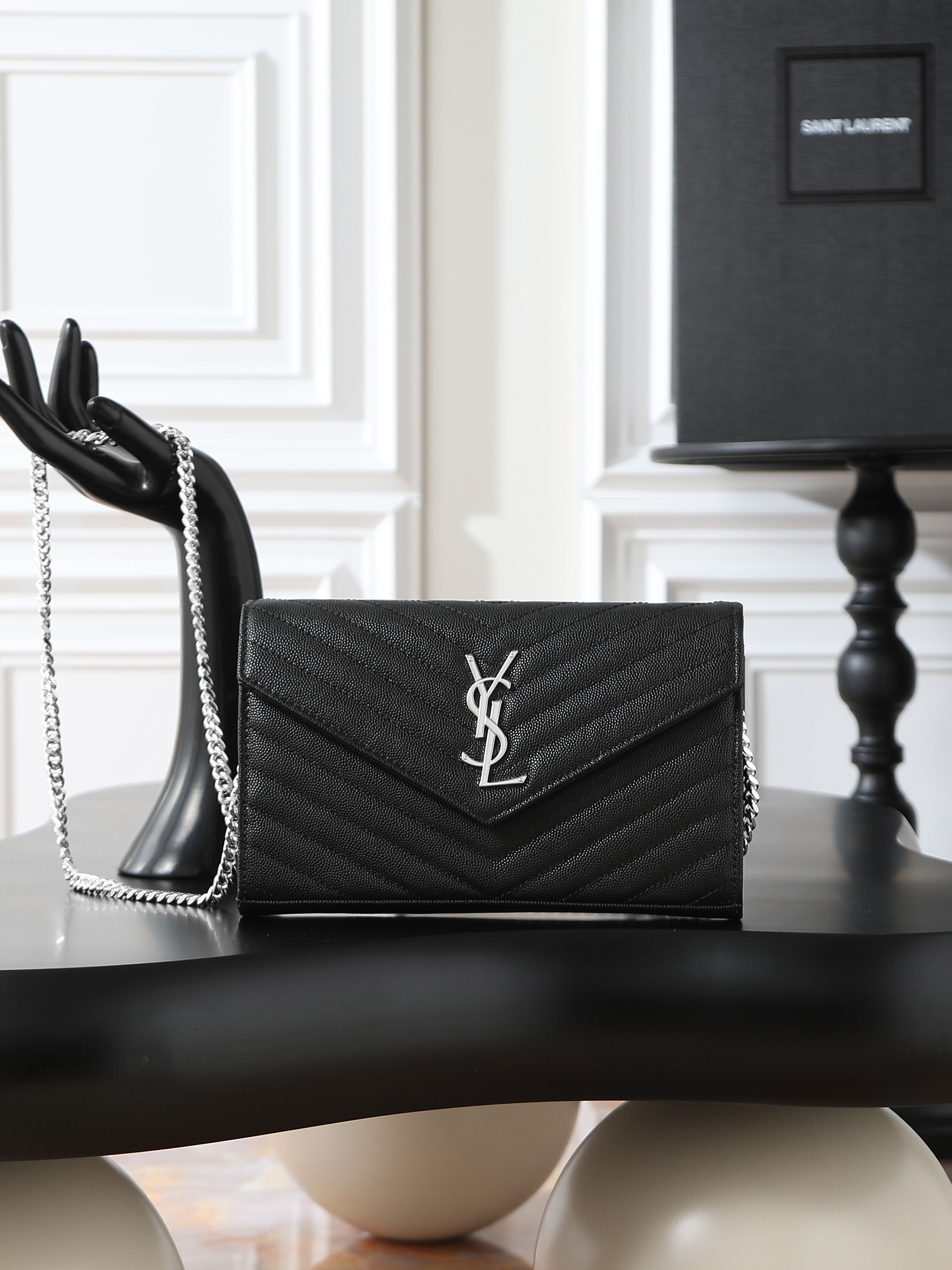 NO:556068,Black silver buckle caviar_MONOGRAM_envelope bag. A super practical small bag, the most classic style, the most upgraded version, Italian calfskin with fine handcrafting; customized metal Y family logo shows personality; clamshell design ensures safety of use; small bag with large capacity, two banknote compartments, two central compartments, one zipper inner pocket and multiple card slots, it can hold everything!  Model 377828 size 22.5x14x4cm, saint laurent, saint laurent, cowhide19860909黑色银扣鱼子酱_ MONOGRAM_信封包.超级实用的一款小包,最经典的款式,升级最高级的版本,意大利小牛皮配上精细手工制作；定制金属Y家logo彰显个性；翻盖设计确保使用的安全性；小包包大容量,两个纸币隔层,两个中央隔层,一个拉链内袋和多个卡槽,装尽所有！ 型号377828 尺寸22.5x14x4cm,圣罗兰,saint laurent,cowhide,Bag