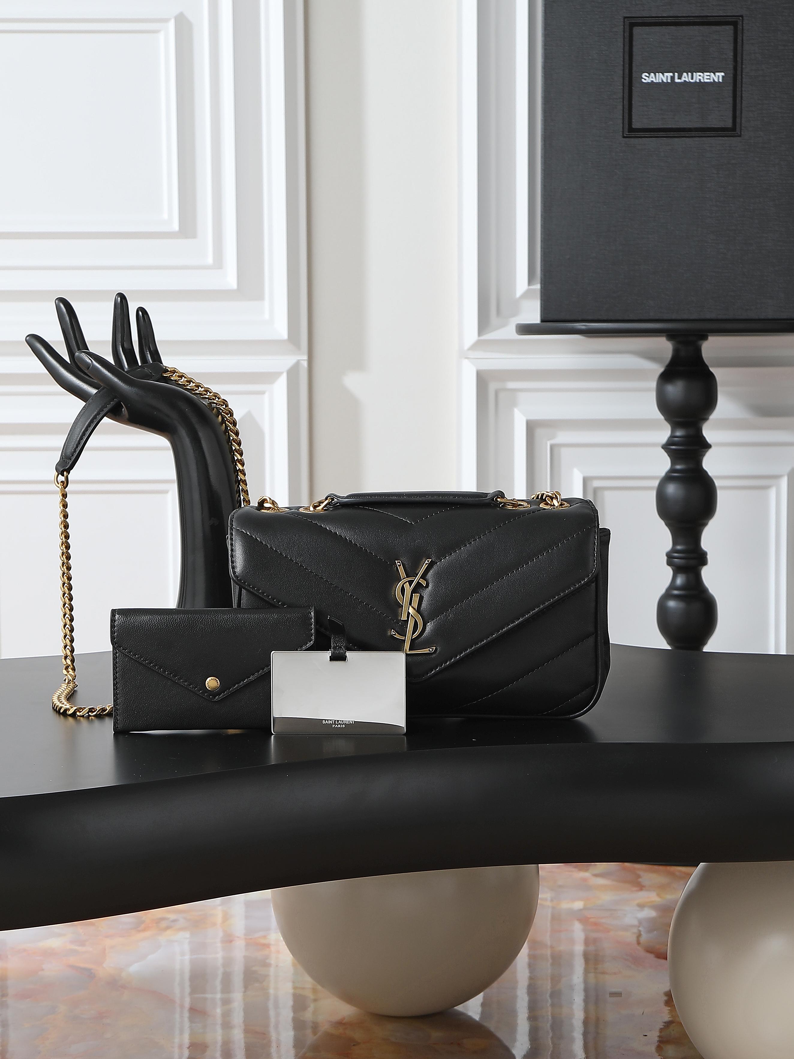 NO:556167,Black gold buckle · 24cm new LouLou_ sheepskin style, soft to the touch, equipped with a detachable card holder and pocket mirror, with a sliding chain, can be worn on the shoulder or crossbody, meeting the matching needs of many occasions!  The new version of sheepskin has been additionally coated, which is not only more durable, but also more shiny, making the entire bag look particularly delicate and beautiful!  Model 801437~ Size 24×14×6cm, saint laurent, saint laurent, sheepskin19860909黑色金扣·24cm 新款LouLou_羊皮款,手感柔软,配有可拆卸卡包和袖珍化妆镜,搭配滑动式链条、可肩背可斜挎,满足多场合搭配需求！新版羊皮另外做了涂层处理,不仅更耐用,还更有光泽感,显得整个包都格外精致,美丽！ 型号801437~ 尺寸24×14×6cm,圣罗兰,saint laurent,sheepskin,Bag