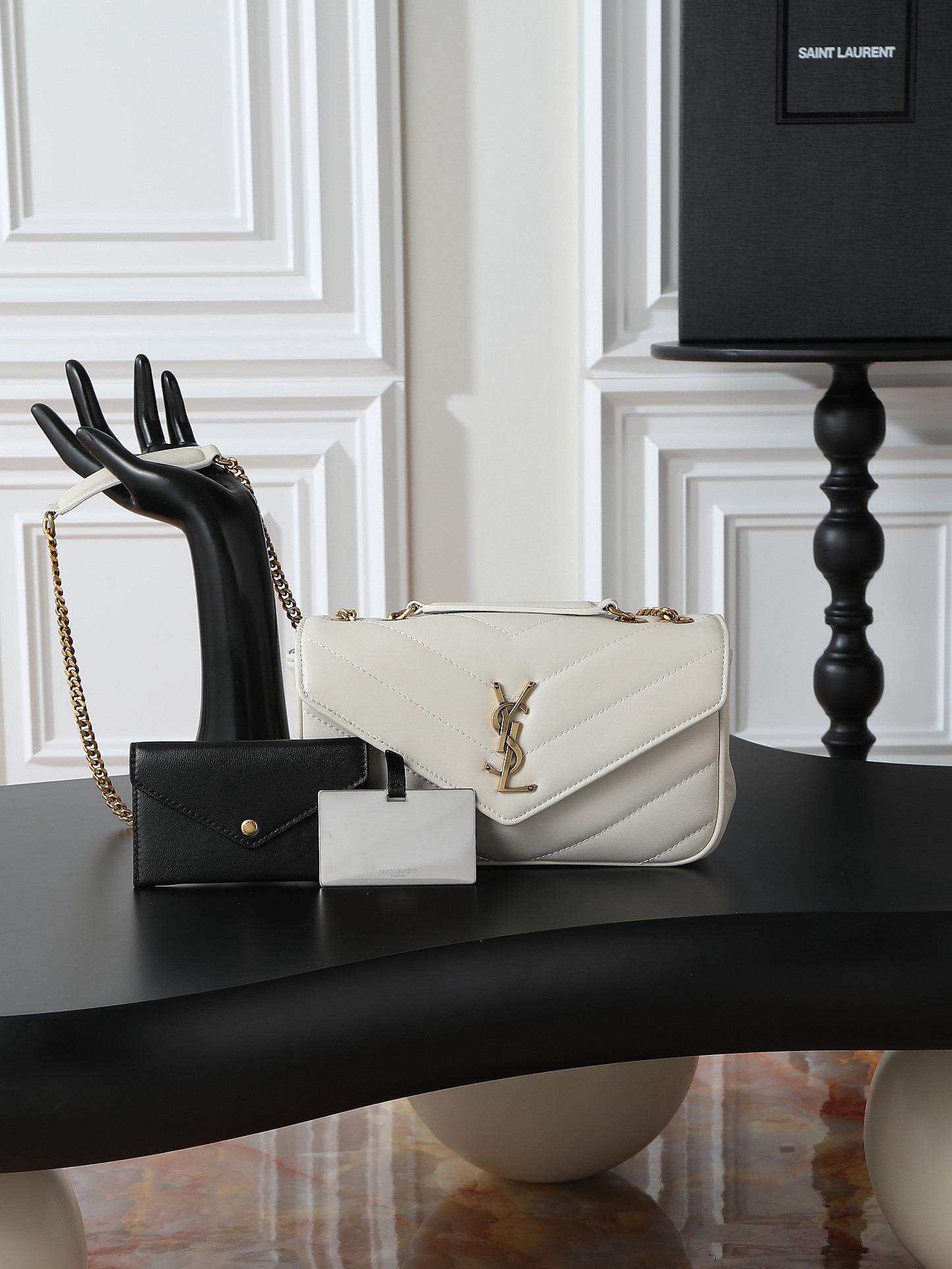 NO:556190,White gold buckle · 24cm new LouLou_ sheepskin style, soft to the touch, equipped with a detachable card holder and pocket mirror, with a sliding chain, can be worn on the shoulder or crossbody, meeting the matching needs of many occasions!  The new version of sheepskin has been additionally coated, which is not only more durable, but also more shiny, making the entire bag look particularly delicate and beautiful!  Model 801437~ Size 24×14×6cm, saint laurent, saint laurent, sheepskin19860909白色金扣·24cm 新款LouLou_羊皮款,手感柔软,配有可拆卸卡包和袖珍化妆镜,搭配滑动式链条、可肩背可斜挎,满足多场合搭配需求！新版羊皮另外做了涂层处理,不仅更耐用,还更有光泽感,显得整个包都格外精致,美丽！ 型号801437~ 尺寸24×14×6cm,圣罗兰,saint laurent,sheepskin,Bag