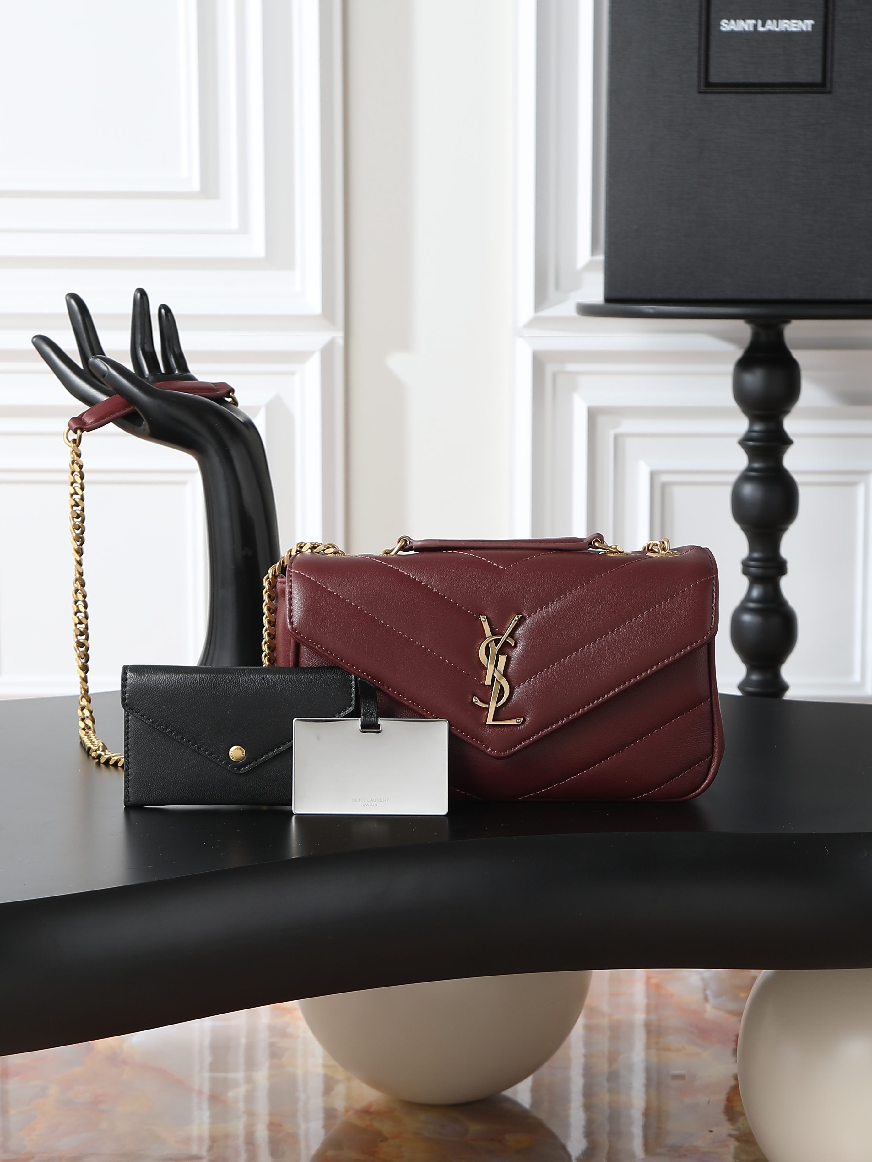 NO:556206,Maroon gold buckle · 24cm new LouLou_ sheepskin style, soft to the touch, equipped with a detachable card holder and pocket mirror, with a sliding chain, can be worn on the shoulder or crossbody, meeting the matching needs of many occasions!  The new version of sheepskin has been additionally coated, which is not only more durable, but also more shiny, making the entire bag look particularly delicate and beautiful!  Model 801437~ Size 24×14×6cm, saint laurent, saint laurent, sheepskin19860909枣红色金扣·24cm 新款LouLou_羊皮款,手感柔软,配有可拆卸卡包和袖珍化妆镜,搭配滑动式链条、可肩背可斜挎,满足多场合搭配需求！新版羊皮另外做了涂层处理,不仅更耐用,还更有光泽感,显得整个包都格外精致,美丽！ 型号801437~ 尺寸24×14×6cm,圣罗兰,saint laurent,sheepskin,Bag