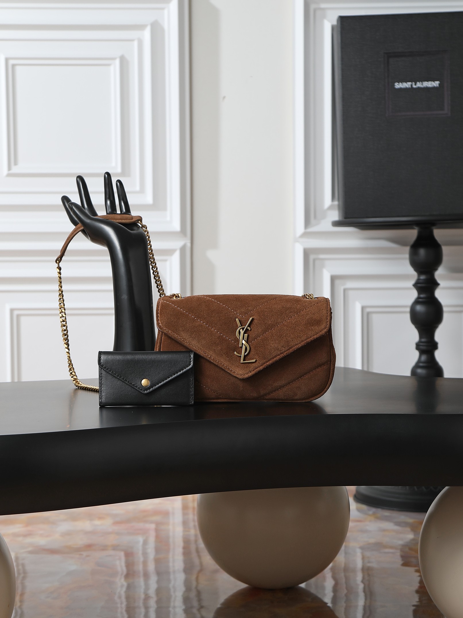 NO:584440,Frosted model·20cm new LouLou_suede model, soft to the touch, equipped with a detachable card holder, equipped with a sliding chain, can be carried on the shoulder or cross-body, meeting the matching needs of many occasions!  The new version of sheepskin has been additionally coated, which is not only more durable, but also more shiny, making the entire bag look particularly delicate and beautiful!  (mini does not have a mirror) Model 821749~ Size 20×12×5cm, saint laurent, saint laurent, sheepskin, chamois leather19860909磨砂款·20cm 新款LouLou_麂皮款,手感柔软,配有可拆卸卡包,搭配滑动式链条、可肩背可斜挎,满足多场合搭配需求！新版羊皮另外做了涂层处理,不仅更耐用,还更有光泽感,显得整个包都格外精致,美丽！（mini没有镜子） 型号821749~ 尺寸20×12×5cm,圣罗兰,saint laurent,sheepskin,chamois leather,Bag