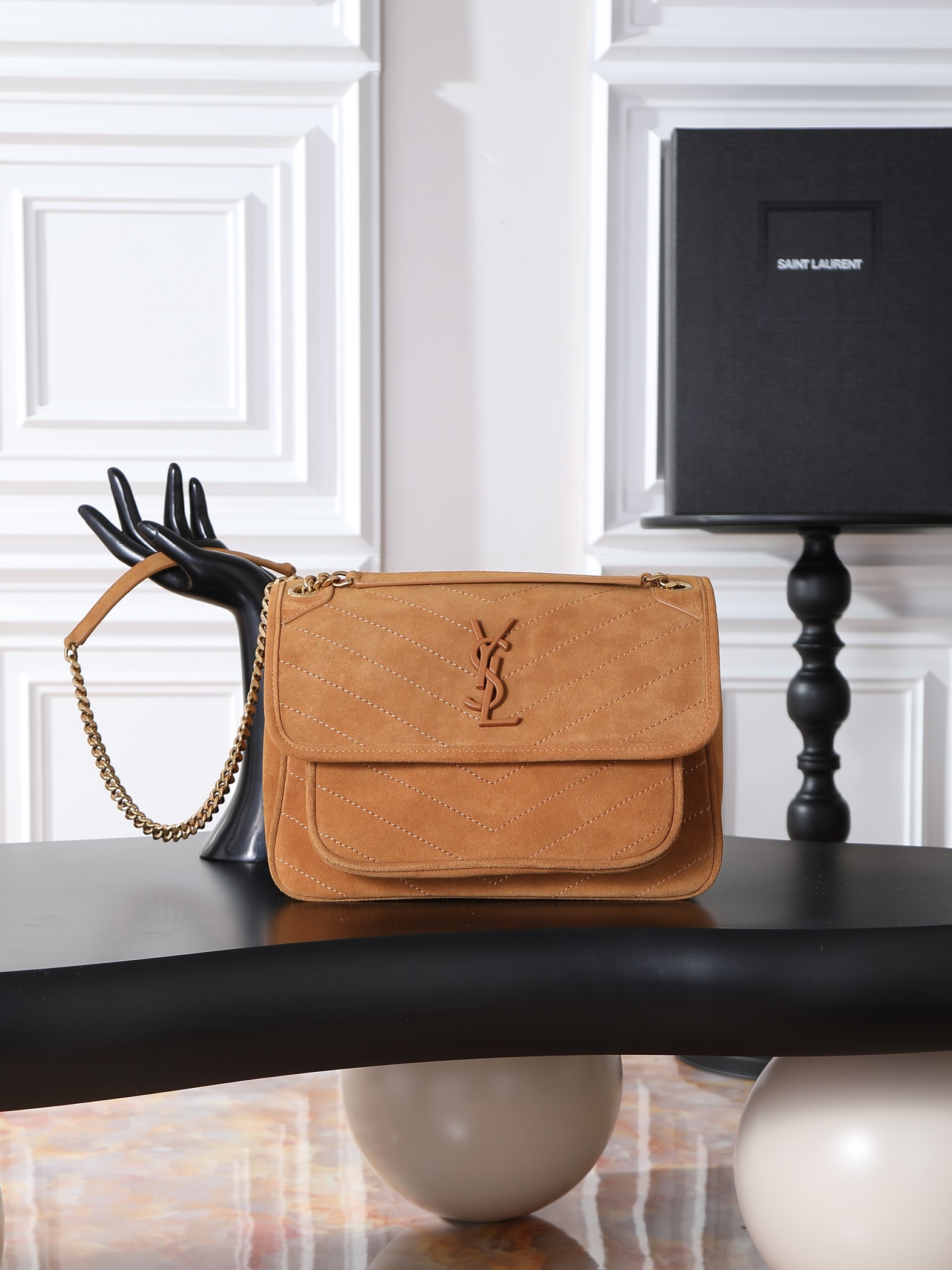 NO:676531,Earthy brown frosted with gold buckle · NIKI_The latest frosted leather series at the counter, 100% imported frosted leather_Full leather inside and outside_Retro hardware!  The reason why a hot model is a hot model is that it not only has a good-looking appearance, but also has practical functions!  Soft and delicate to the touch!  Batch model 498894 (633158) size 28×20×8cm, saint laurent, saint laurent19860909土黄磨砂配金扣· NIKI_专柜最新款磨砂皮系列,百分百进口磨砂皮_里外全皮_复古五金！爆款之所以为爆款,就是不止有好看的外表,还有实用的功能！手感柔软细腻！批 型号498894（633158） 尺寸28×20×8cm,圣罗兰,saint laurent,Bag