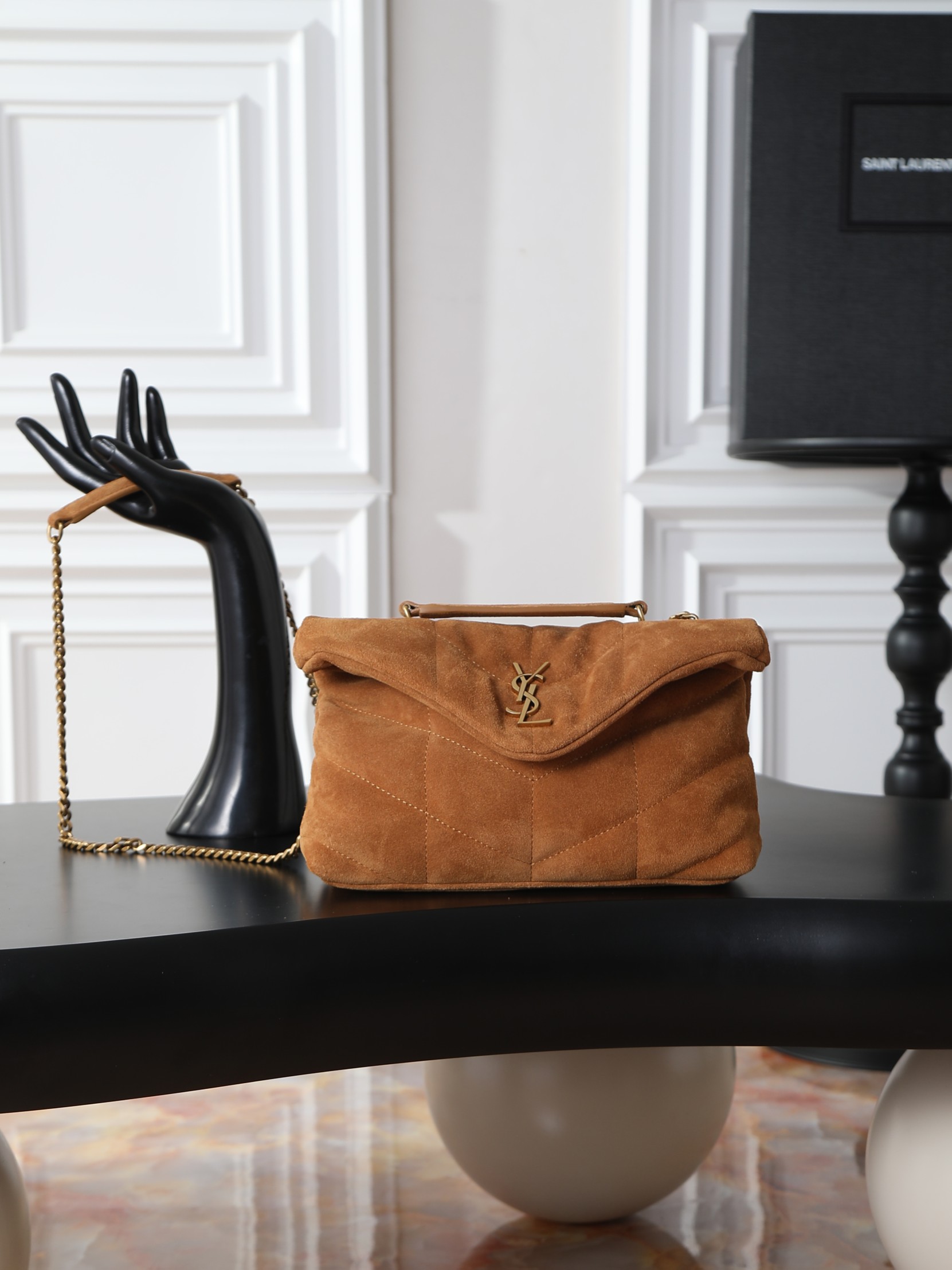 NO:659546,Earthy frosted gold buckle·double chain Loulou Puffer mini_Mini double chain bag is coming!  The whole bag is made of soft Italian suede, with Y's diagonal stripe quilting technology. It has a soft front flap bag with a detachable shoulder strap, which can be used as a storage bag. You can also use the adjusting buckle as an armpit bag, making it easy to achieve multiple uses in one bag!  Model 759337 size 23×15.5×8.5cm, saint laurent, saint laurent, chamois leather19860909土黄磨砂金扣·双链条 Loulou Puffer mini_迷你号双链条包来袭！整包采用柔软的意大利麂皮制作,搭配Y家斜条纹绗缝工艺,拥有柔和质地的前翻盖袋,搭配可拆卸肩带,可以做收纳包,还可以使用调节扣来做腋下包,轻松实现一包多用！ 型号759337 尺寸23×15.5×8.5cm,圣罗兰,saint laurent,chamois leather,Bag