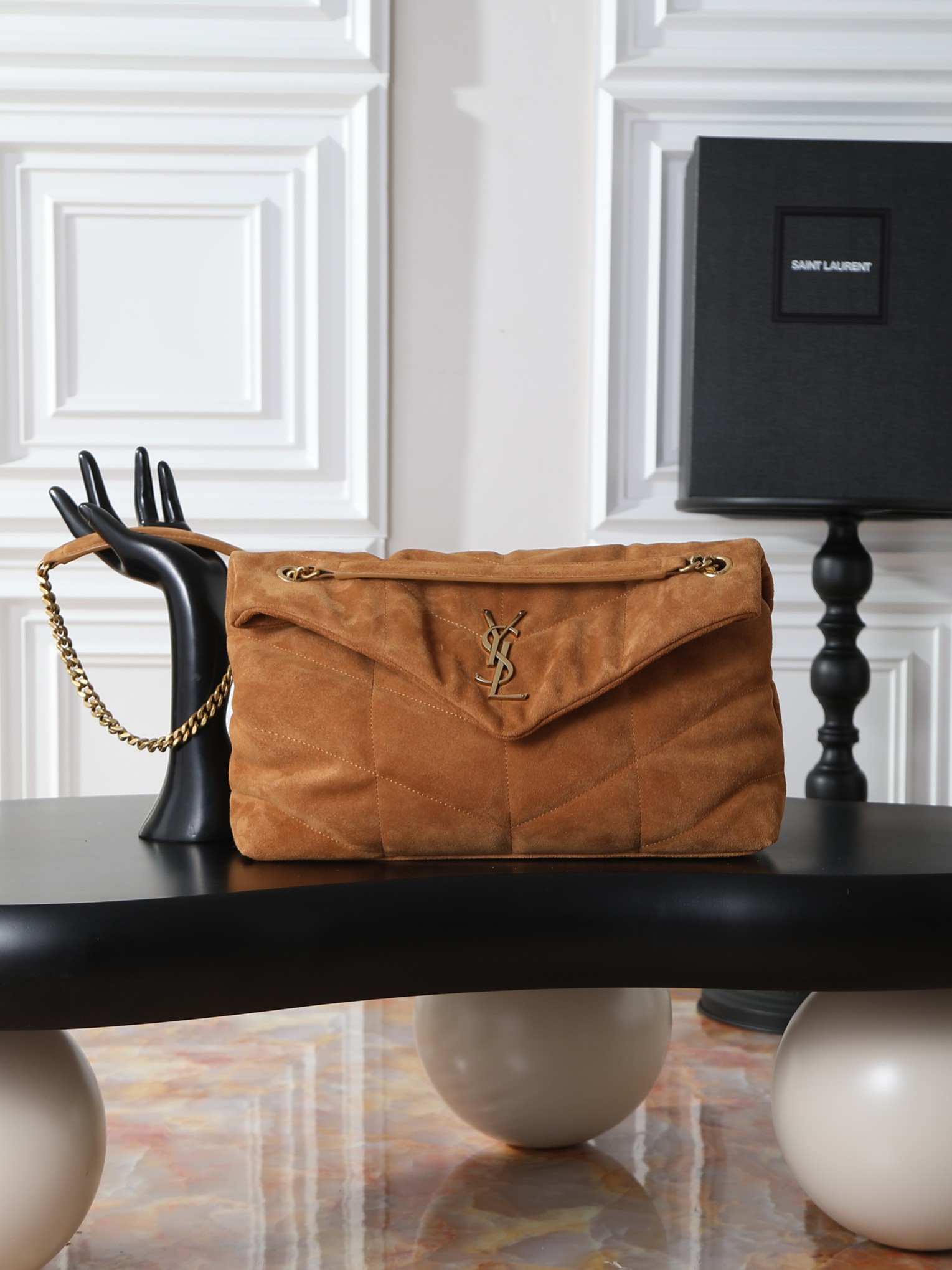 NO:659540,Matte style with gold buckle · Loulou Puffer_35cm Autumn and winter suede style, soft and delicate to the touch, like embracing clouds; the classic Y family logo, chain and buttonhole hardware are all made of old metal materials, with a retro texture and uniqueness. Size 35x23x13.5cm Model 577475-1, saint laurent, saint laurent, chamois leather, gold19860909土黄金扣磨砂款· Loulou Puffer_35cm 秋冬麂皮款,手感柔软细腻,犹如怀抱云朵般的感受；经典的Y家logo、链条及扣眼五金均采用做旧金属材质,复古的质感及其别致. 尺寸35x23x13.5cm 型号577475-1,圣罗兰,saint laurent,chamois leather,gold,Bag