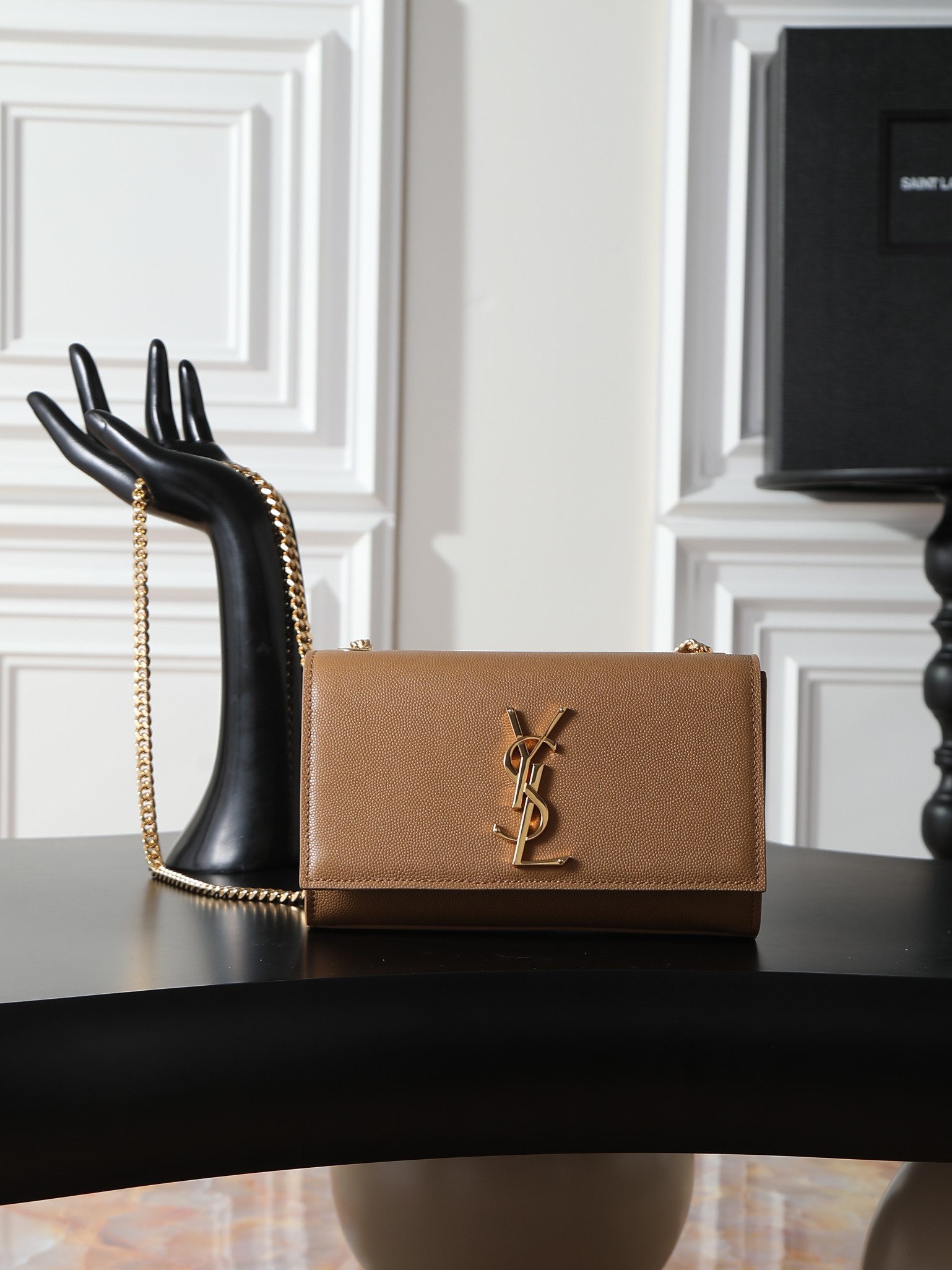 NO:719188,Yellow caviar gold buckle·20cm The latest size at KATE 20cm counter, timeless style, irresistible super charm, a must-have style!  20cm is just right for use and can easily be included in all essential items when going out!  Did you get it?  Batch model 463930 size 20x13.5x6cm, saint laurent, saint laurent19860909土黄鱼子酱金扣·20cm KATE 20cm专柜最新尺寸,永不过时的款式,不可抗拒的超强魅力,人手必备的款式！ 20cm使用起来刚刚好,出门必带品都能轻松纳入！你相中了吗？批 型号463930 尺寸20x13.5x6cm,圣罗兰,saint laurent,Bag