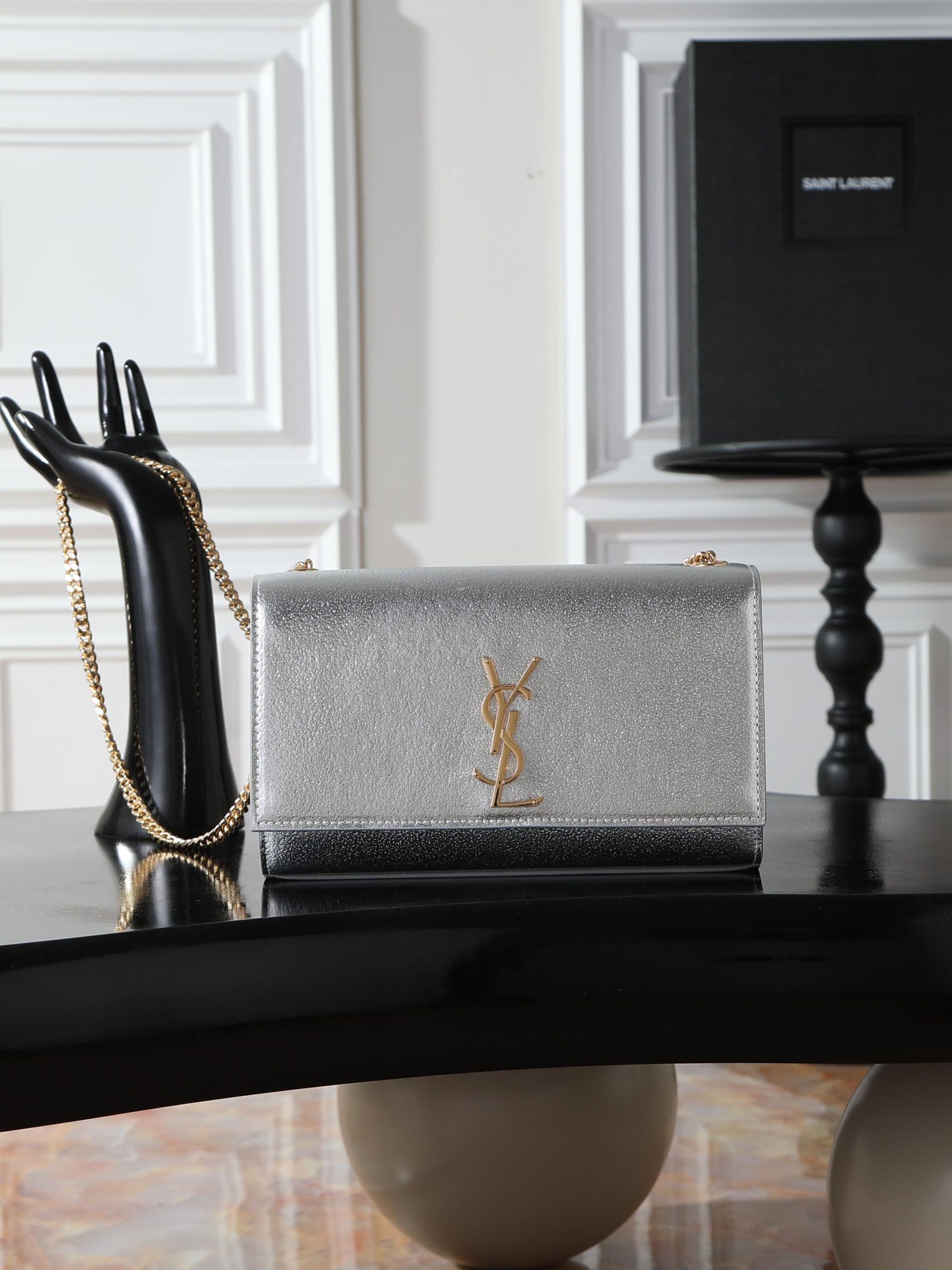 NO:719193,Silver diamond pattern gold buckle · 24cm [Eternal Classic] KATE is definitely the timeless classic of Yang Shulin_never goes out of style_a must-have!  A must-have item for everyone!  No matter it is ten years ago or ten years from now!  KATE is here!  Will not be eliminated!  Of course, the most important reason why it is so popular is that it is versatile and can match you regardless of whether you are tall, short, fat or thin!  You can’t go wrong by choosing it!  Model 354021 size 24x14.5x5cm, saint laurent, saint laurent19860909银色钻石纹金扣·24cm【永恒经典】KATE 绝对是杨树林的永恒经典款_永不过时_必入款！ 人手必备的单品！不管是十年前,还是十年后！KATE就在这里！不会被淘汰！当然它这么火爆的最最重要原因是_百搭_不管你是高矮肥瘦,它都跟你很搭！选它,不会有错！ 型号354021 尺寸24x14.5x5cm,圣罗兰,saint laurent,Bag