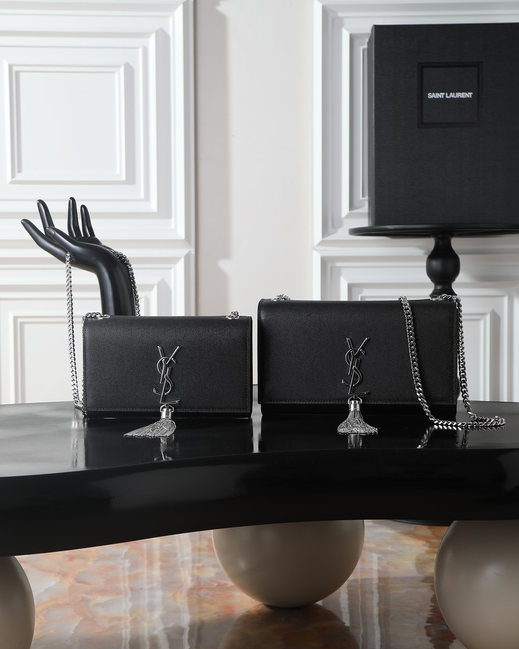 NO:754508,[Eternal Classic] Black Silver Buckle Caviar KATE 24cm_Tassel Bag is definitely Yang Shulin’s timeless classic_never goes out of style_a must-have!  A must-have item for everyone!  No matter it is ten years ago or ten years from now!  KATE is here!  Will not be eliminated!  Of course, the most important reason why it is so popular is that it is versatile and can match you regardless of whether you are tall, short, fat or thin!  You can’t go wrong by choosing it!  Model 354119 size 24x14.5x5cm, saint laurent, saint laurent19860909【永恒经典】黑色银扣鱼子酱 KATE 24cm_流苏包 绝对是杨树林的永恒经典款_永不过时_必入款！ 人手必备的单品！不管是十年前,还是十年后！KATE就在这里！不会被淘汰！当然它这么火爆的最最重要原因是_百搭_不管你是高矮肥瘦,它都跟你很搭！选它,不会有错！ 型号354119 尺寸24x14.5x5cm,圣罗兰,saint laurent,Bag