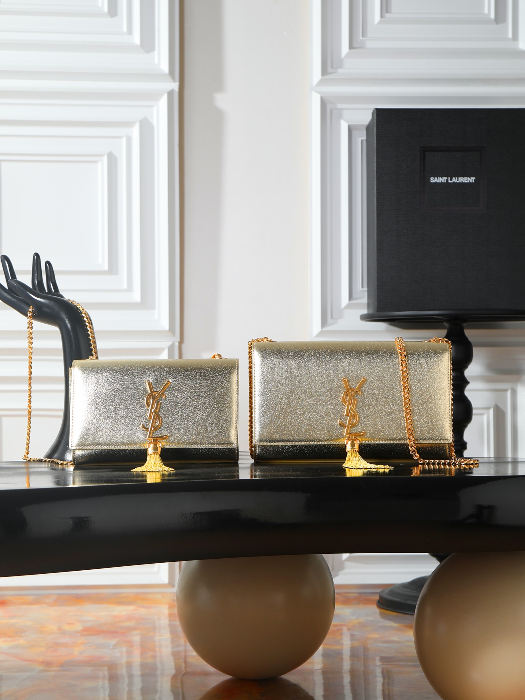 NO:754516,[Eternal Classic] Gold Diamond Tassel Gold Buckle KATE 24cm_Tassel bag is definitely a timeless classic from Yang Shulin_never goes out of style_a must-have!  A must-have item for everyone!  No matter it is ten years ago or ten years from now!  KATE is here!  Will not be eliminated!  Of course, the most important reason why it is so popular is that it is versatile and can match you regardless of whether you are tall, short, fat or thin!  You can’t go wrong by choosing it!  Model 354119 size 24x14.5x5cm, saint laurent, saint laurent19860909【永恒经典】金钻流苏金扣 KATE 24cm_流苏包 绝对是杨树林的永恒经典款_永不过时_必入款！ 人手必备的单品！不管是十年前,还是十年后！KATE就在这里！不会被淘汰！当然它这么火爆的最最重要原因是_百搭_不管你是高矮肥瘦,它都跟你很搭！选它,不会有错！ 型号354119 尺寸24x14.5x5cm,圣罗兰,saint laurent,Bag