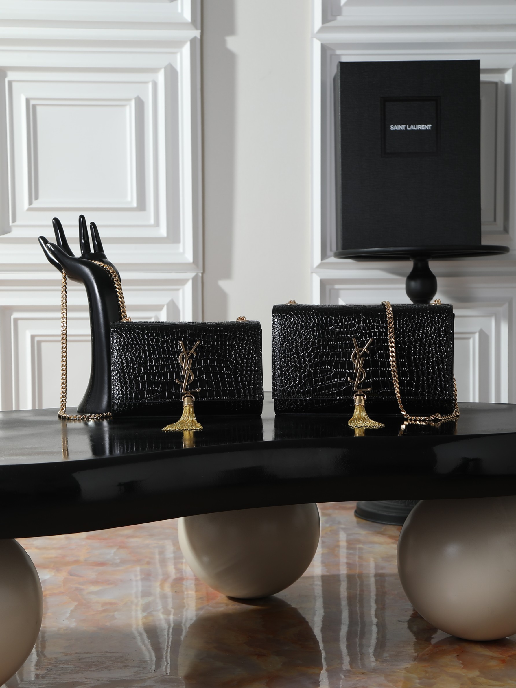 NO:754517,[Eternal Classic] Black crocodile pattern tassel gold buckle KATE 24cm_tassel bag is definitely a timeless classic from Yang Shulin_never goes out of style_a must-have!  A must-have item for everyone!  No matter it is ten years ago or ten years from now!  KATE is here!  Will not be eliminated!  Of course, the most important reason why it is so popular is that it is versatile and can match you regardless of whether you are tall, short, fat or thin!  You can’t go wrong by choosing it!  Model 354119 size 24x14.5x5cm, saint laurent, saint laurent19860909【永恒经典】黑色鳄鱼纹流苏金扣 KATE 24cm_流苏包 绝对是杨树林的永恒经典款_永不过时_必入款！ 人手必备的单品！不管是十年前,还是十年后！KATE就在这里！不会被淘汰！当然它这么火爆的最最重要原因是_百搭_不管你是高矮肥瘦,它都跟你很搭！选它,不会有错！ 型号354119 尺寸24x14.5x5cm,圣罗兰,saint laurent,Bag