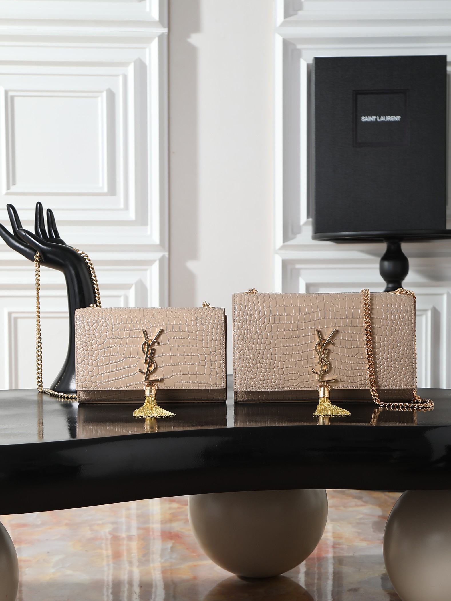 NO:754529,[Eternal Classic] Apricot crocodile pattern tassel gold buckle KATE 24cm_tassel bag is definitely a timeless classic from Yang Shulin_never goes out of style_a must-have!  A must-have item for everyone!  No matter it is ten years ago or ten years from now!  KATE is here!  Will not be eliminated!  Of course, the most important reason why it is so popular is that it is versatile and can match you regardless of whether you are tall, short, fat or thin!  You can’t go wrong by choosing it!  Model 354119 size 24x14.5x5cm, saint laurent, saint laurent19860909【永恒经典】杏色鳄鱼纹流苏金扣 KATE 24cm_流苏包 绝对是杨树林的永恒经典款_永不过时_必入款！ 人手必备的单品！不管是十年前,还是十年后！KATE就在这里！不会被淘汰！当然它这么火爆的最最重要原因是_百搭_不管你是高矮肥瘦,它都跟你很搭！选它,不会有错！ 型号354119 尺寸24x14.5x5cm,圣罗兰,saint laurent,Bag