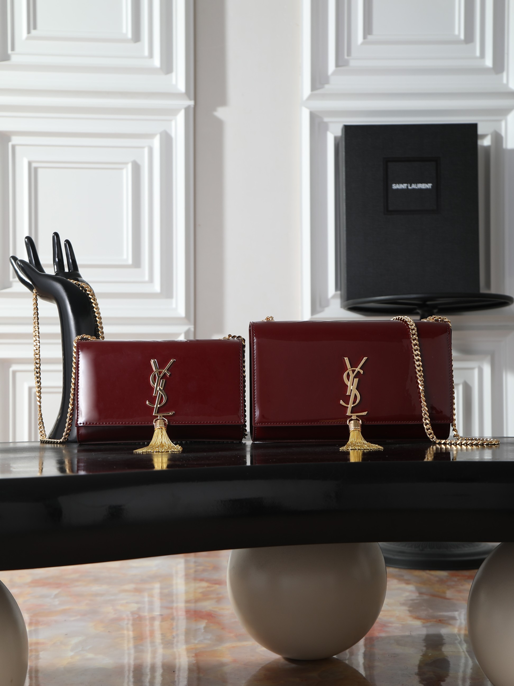 NO:754535,[Eternal Classic] Maroon Patent Leather Gold Buckle KATE 24cm_Tassel Bag is definitely Yang Shulin’s timeless classic_never goes out of style_a must-have!  A must-have item for everyone!  No matter it is ten years ago or ten years from now!  KATE is here!  Will not be eliminated!  Of course, the most important reason why it is so popular is that it is versatile and can match you regardless of whether you are tall, short, fat or thin!  You can’t go wrong by choosing it!  Model 354119 size 24x14.5x5cm, saint laurent, saint laurent19860909【永恒经典】枣红漆皮金扣 KATE 24cm_流苏包 绝对是杨树林的永恒经典款_永不过时_必入款！ 人手必备的单品！不管是十年前,还是十年后！KATE就在这里！不会被淘汰！当然它这么火爆的最最重要原因是_百搭_不管你是高矮肥瘦,它都跟你很搭！选它,不会有错！ 型号354119 尺寸24x14.5x5cm,圣罗兰,saint laurent,Bag