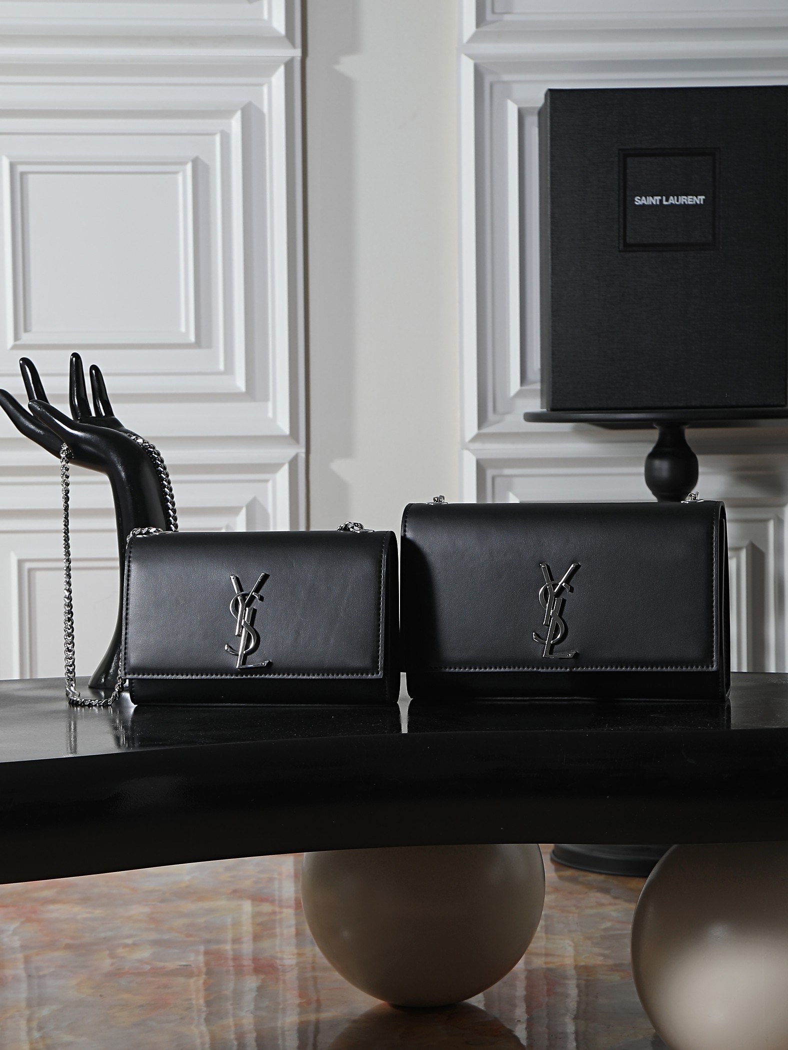 NO:770202,Black plain silver buckle · 24cm [Eternal Classic] KATE is definitely the timeless classic of Yang Shulin_never goes out of style_a must-have!  A must-have item for everyone!  No matter it is ten years ago or ten years from now!  KATE is here!  Will not be eliminated!  Of course, the most important reason why it is so popular is that it is versatile and can match you regardless of whether you are tall, short, fat or thin!  You can’t go wrong by choosing it!  Model 354021 size 24x14.5x5cm, saint laurent, saint laurent19860909黑色平纹银扣·24cm【永恒经典】KATE 绝对是杨树林的永恒经典款_永不过时_必入款！ 人手必备的单品！不管是十年前,还是十年后！KATE就在这里！不会被淘汰！当然它这么火爆的最最重要原因是_百搭_不管你是高矮肥瘦,它都跟你很搭！选它,不会有错！ 型号354021 尺寸24x14.5x5cm,圣罗兰,saint laurent,Bag