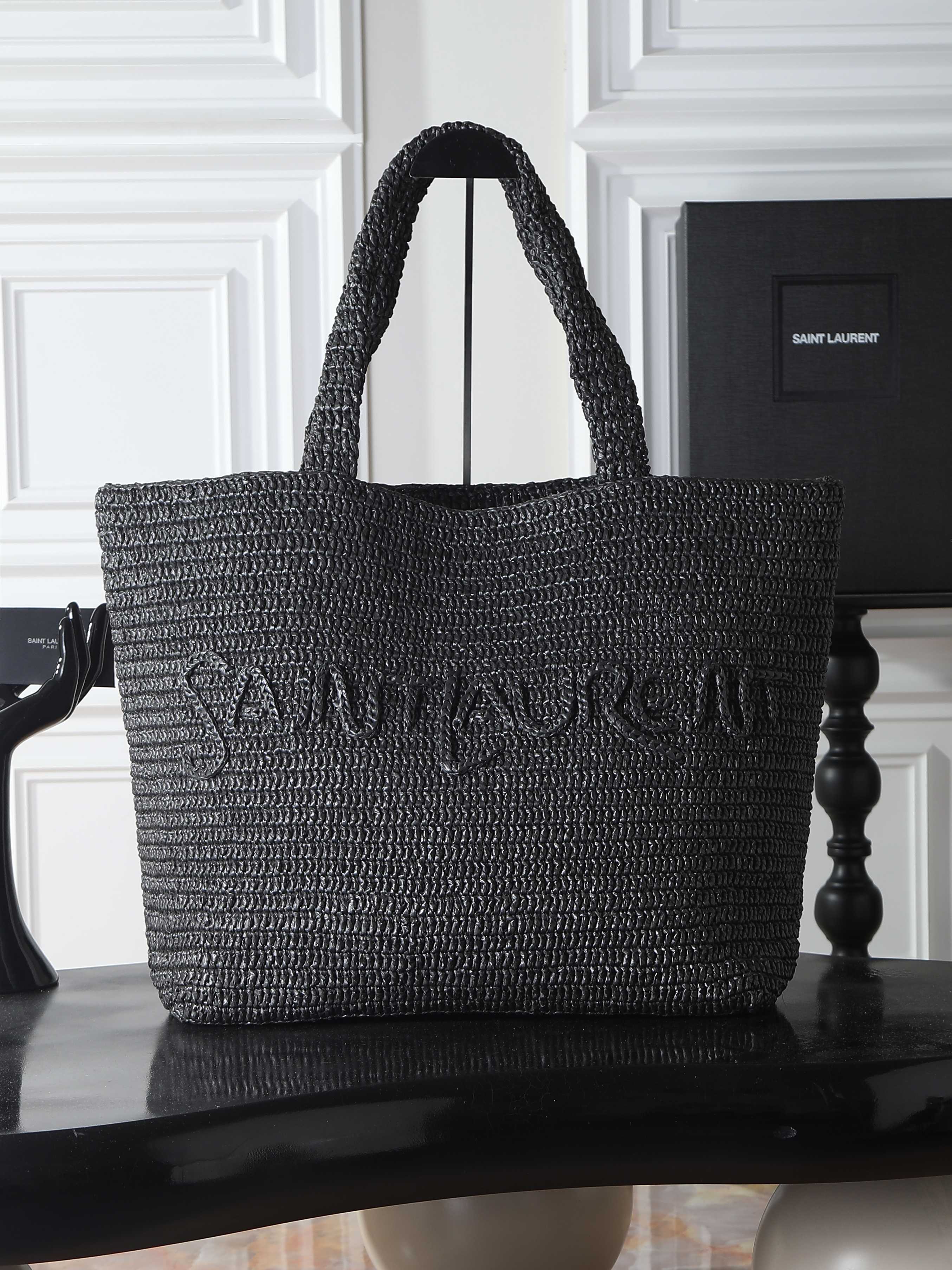 NO:773190,Woven Tote Bag_ A new men's simple and fashionable shopping tote bag is launched. It is designed with hand-woven letters. It has a handsome and cool style with good looks. It is full of raffia texture. It has a zipper bag inside. It is easy to wear in daily life and travel. Very practical and comfortable. Simple design and low-key style!  Not to be missed, model number 379269/776763, size 41-50×43×17cm, handle height 19cm, saint laurent, saint laurent, totes19860909编织托特包_ 全新推出一款男士简约时尚购物托特包 纯手工编织字母设计 有着高颜值的帅气酷飒风 拉菲草质感满满 内设有拉链袋 日常穿搭轻松驾驭出门旅行非常实用舒适 简约设计又低调的风格！不容错过 款号379269/776763 尺寸41-50×43×17cm 手提高度19cm,圣罗兰,saint laurent,totes,Bag