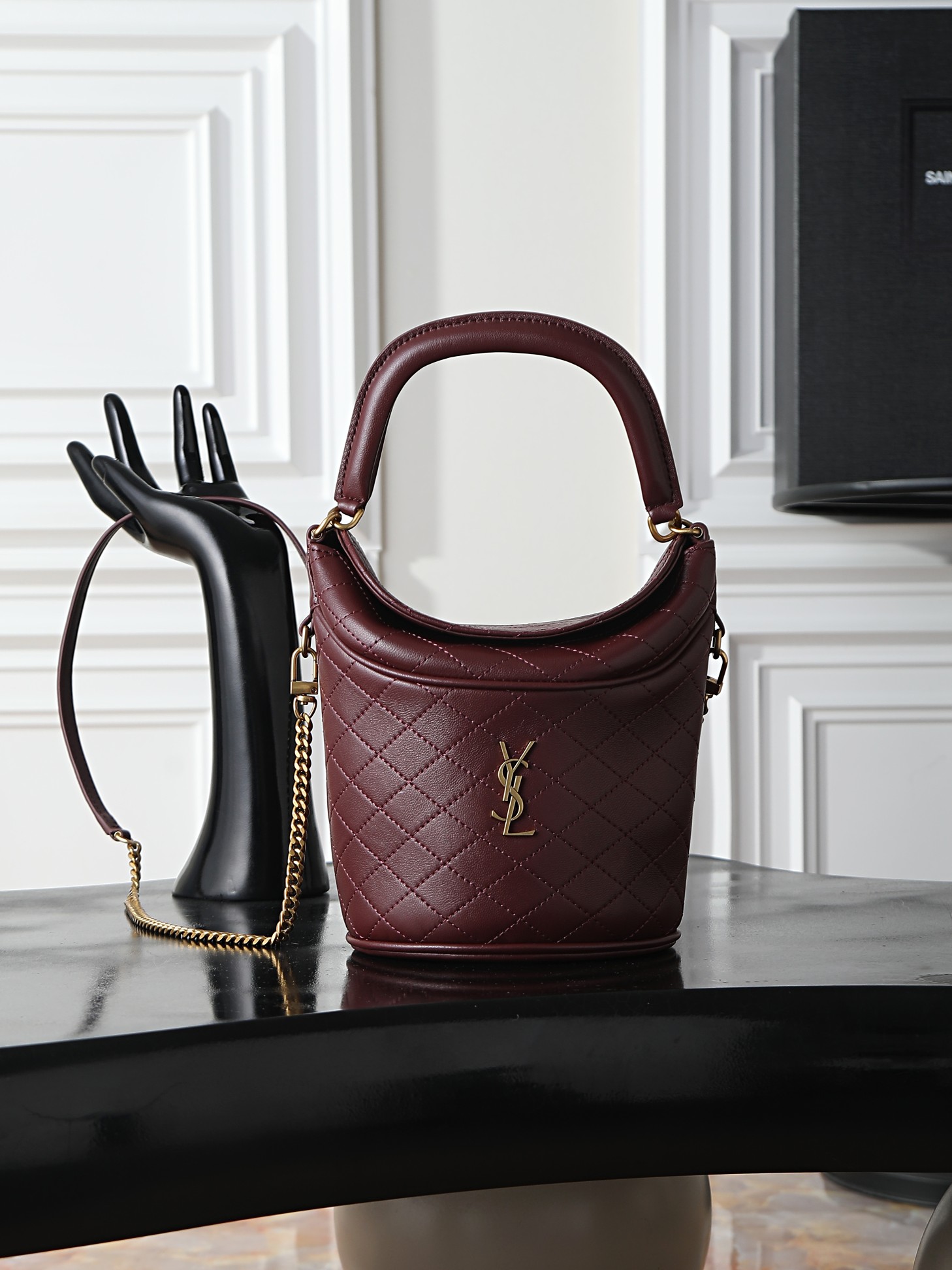 NO:773120,[Jujube] GabyBucket Flip Bucket Bag Yves Saint Laurent French Fries Bag, I fell in love with this 24 GabyBucket Yves Saint Laurent French Fries Bag when I saw it, and now I saw this flip bucket GabyBucket, I really fell in love with it when I saw it. The top flip design has higher privacy and security. It is decorated with LE CASSANDRE and diamond quilting. It is equipped with a top handle and a detachable chain shoulder holder. It is suitable for many occasions. It is so beautiful that you will fall in love with it at a glance.  Style number 763961 size 19x17x15cm, saint laurent, saint laurent19860909【枣红】 GabyBucket翻盖水桶包 圣罗兰薯条包,见面就爱这只24款GabyBucket圣罗兰薯条包,这会又看到这只翻盖水桶 GabyBucket,真的是见一个爱一个顶部翻盖设计,私密性跟安全性都更高,饰以LE CASSANDRE 和菱形绗缝,配有顶部提手和可拆卸链条肩蒂,适用多种场合,太美貌了,一眼就沦陷.批 款号763961 尺寸 19x17x15cm,圣罗兰,saint laurent,Bag