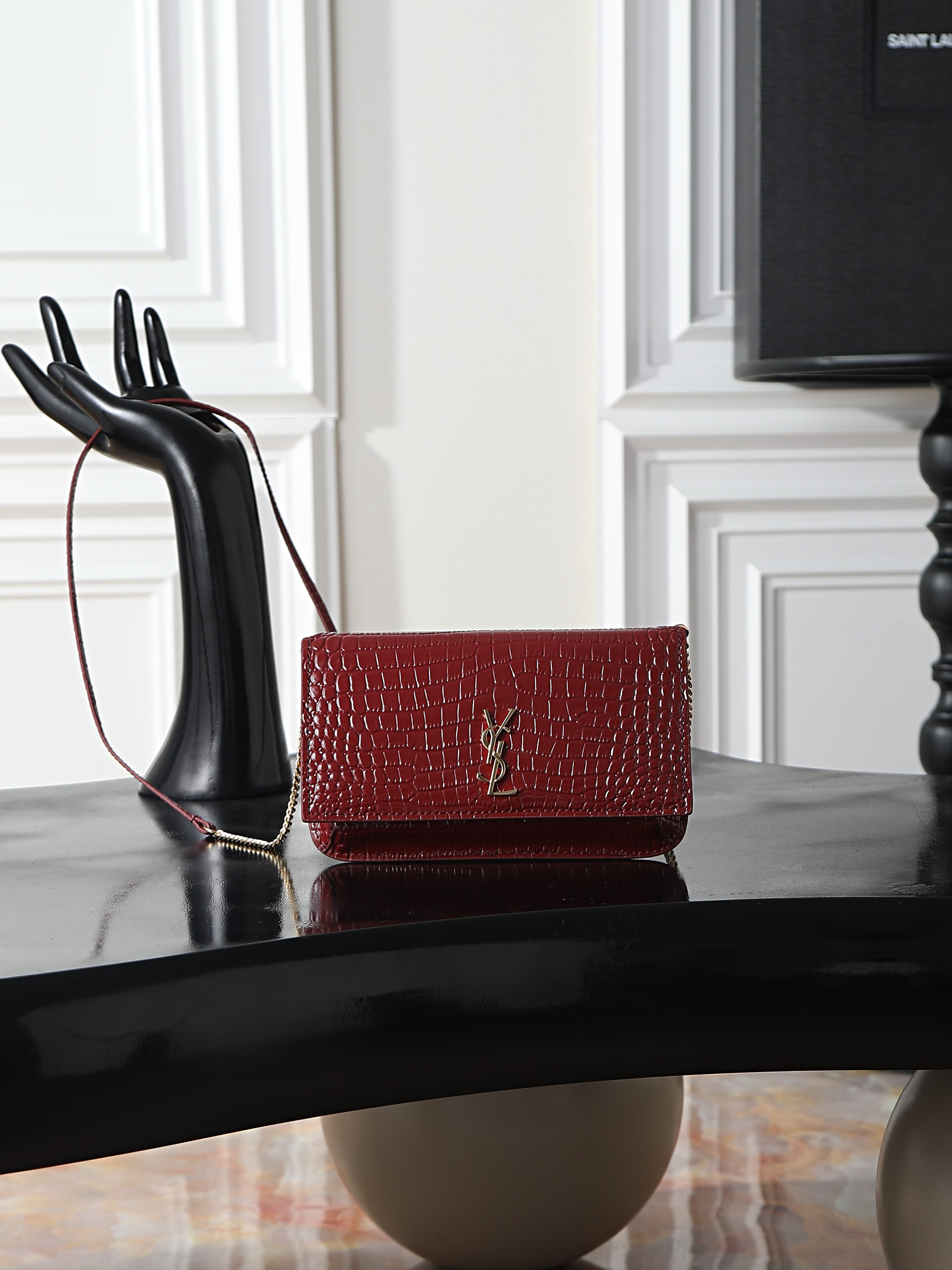 NO:773150,Maroon crocodile pattern · MONOGRAM Phone Holder mini bag_ For the current super popular bag trend, this one is definitely worth buying!  Both good looks and practicality coexist, and iPhone plus can be incorporated into it, so whether boys or girls go out, they only need one mobile phone to travel around the world!  Nowadays, small bags are the rule. It’s easy to get rid of the big wallet and just wear a small and exquisite chain bag~ Size 18x11x2cm Model 635095, saint laurent, saint laurent, wallets19860909枣红鳄鱼纹· MONOGRAM Phone Holder迷你款小包_ 对于现在超级流行的小包风潮,这款绝对值得你入手的！颜值与实用性并存,iPhone plus可纳入,无论男生女生出门只要一个手机便可走天下！ 如今小包当道,摆脱大钱包直接换上一个小巧精致的链条包就妥妥当当啦～ 尺寸18x11x2cm 型号635095,圣罗兰,saint laurent,wallets,Bag
