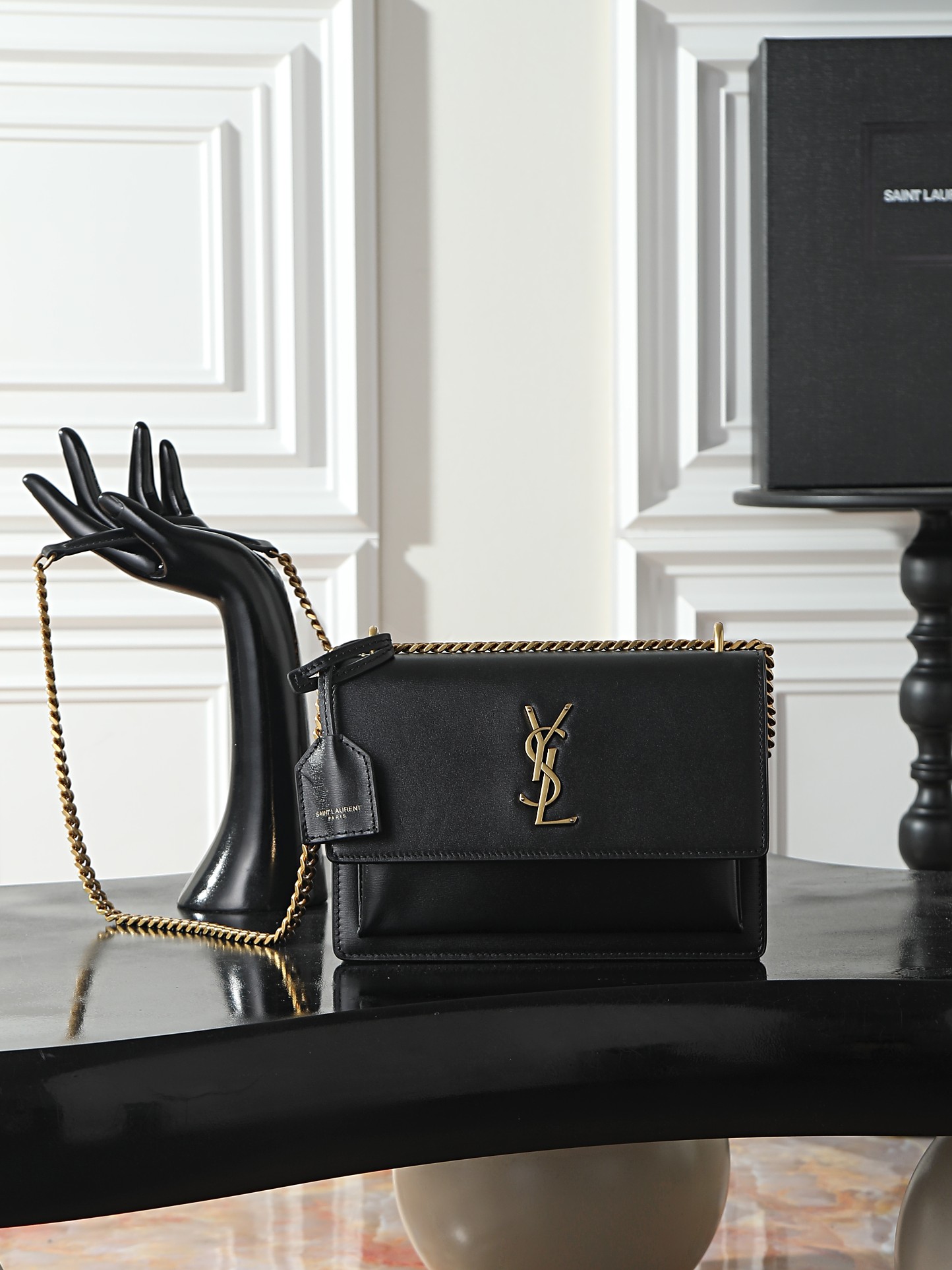 NO:773261,Black toothpick pattern with gold buckle · sunset 22cm_ Invincible classic sunset bag!  The popularity has not diminished even after such a long time, which shows that it is very popular among people!  High-quality cowhide imported from Italy, ZP molding hardware, pursuing every detail, striving to be infinitely close to genuine products, high quality but not high price, it is better to act now if you are interested!  Size 22x8x16 Model 442906, saint laurent, saint laurent, cowhide19860909黑色牙签纹配金扣· sunset 22cm_ 无敌经典款sunset日落包！出了这么长时间热度依然不减,可见它受人喜欢的程度非同一般！高品质意大利进口牛皮,zp开模五金,追求每一个每一个细节,力求无穷大的接近正品,高品质却不高价,心动不如马上行动！ 尺寸22x8x16 型号442906,圣罗兰,saint laurent,cowhide,Bag