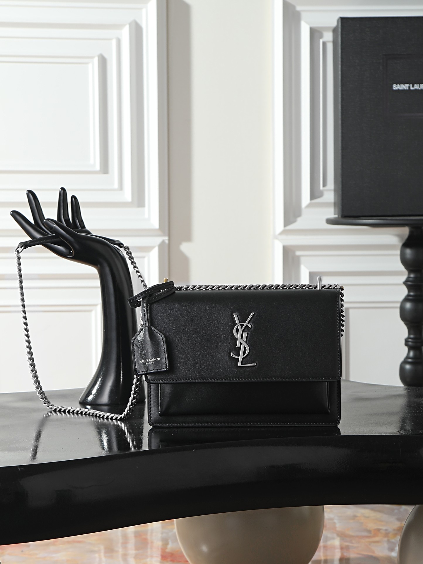 NO:773264,Black toothpick pattern with silver buckle · sunset 22cm_ Invincible classic sunset bag!  The popularity has not diminished even after such a long time, which shows that it is very popular among people!  High-quality cowhide imported from Italy, ZP molding hardware, pursuing every detail, striving to be infinitely close to genuine products, high quality but not high price, it is better to act now if you are interested!  Size 22x8x16 Model 442906, saint laurent, saint laurent, cowhide19860909黑色牙签纹配银扣· sunset 22cm_ 无敌经典款sunset日落包！出了这么长时间热度依然不减,可见它受人喜欢的程度非同一般！高品质意大利进口牛皮,zp开模五金,追求每一个每一个细节,力求无穷大的接近正品,高品质却不高价,心动不如马上行动！ 尺寸22x8x16 型号442906,圣罗兰,saint laurent,cowhide,Bag