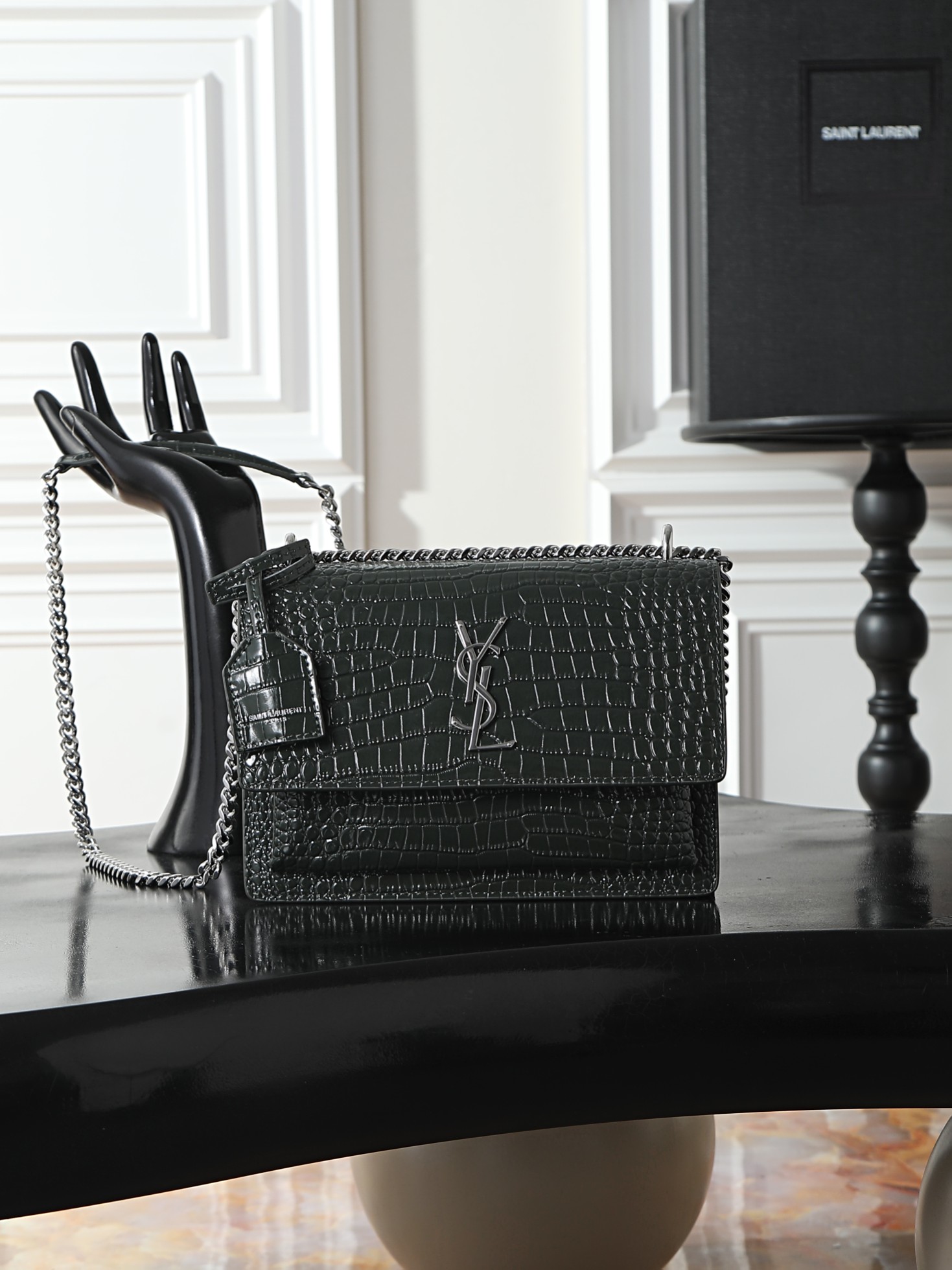 NO:773254,Green crocodile pattern with silver buckle · sunset 22cm_ Invincible classic sunset bag!  The popularity has not diminished even after such a long time, which shows that it is very popular among people!  High-quality cowhide imported from Italy, ZP molding hardware, pursuing every detail, striving to be infinitely close to genuine products, high quality but not high price, it is better to act now if you are interested!  Size 22x8x16 Model 442906, saint laurent, saint laurent, cowhide19860909绿色鳄鱼纹配银扣· sunset 22cm_ 无敌经典款sunset日落包！出了这么长时间热度依然不减,可见它受人喜欢的程度非同一般！高品质意大利进口牛皮,zp开模五金,追求每一个每一个细节,力求无穷大的接近正品,高品质却不高价,心动不如马上行动！ 尺寸22x8x16 型号442906,圣罗兰,saint laurent,cowhide,Bag