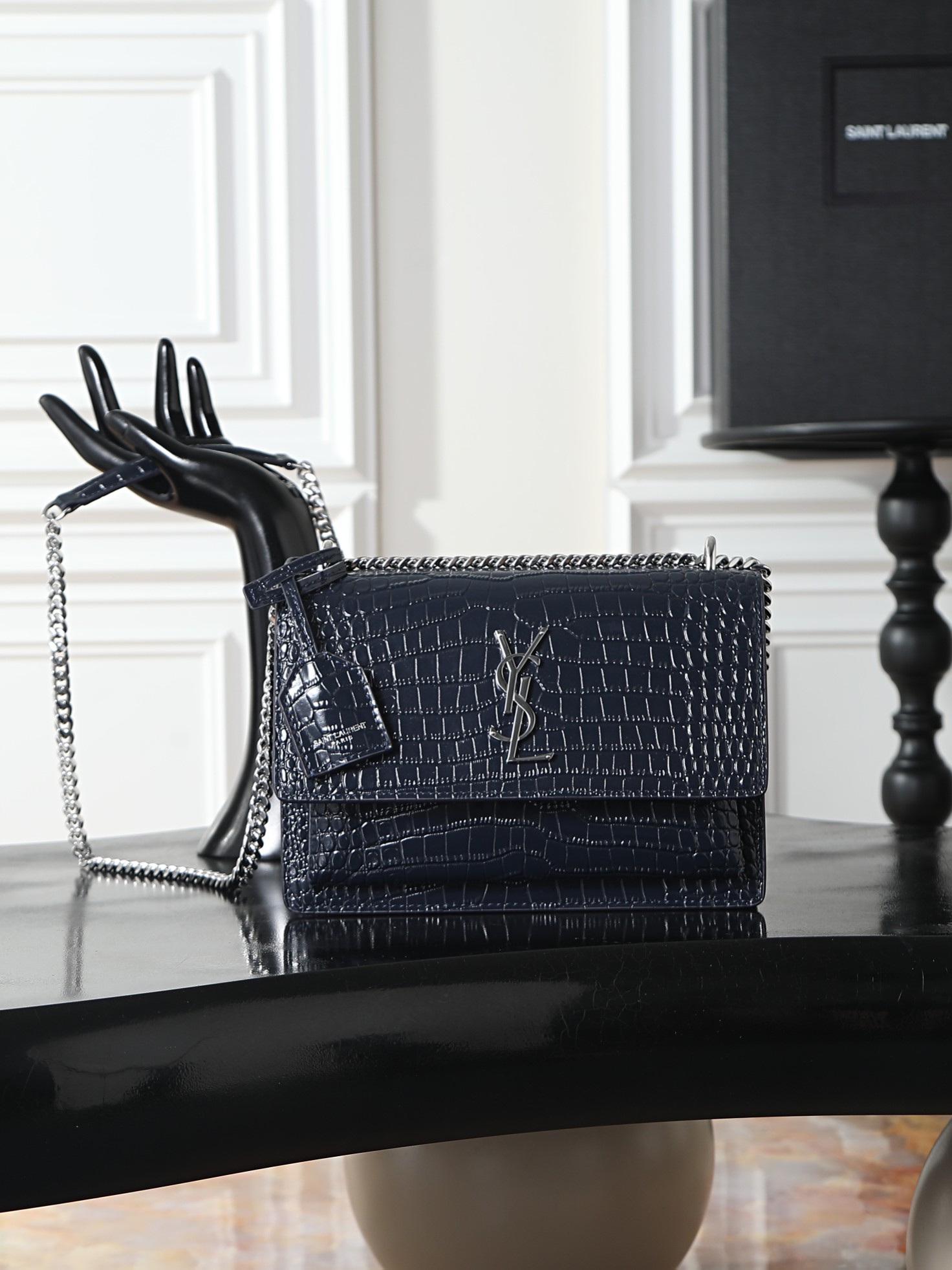 NO:773258,Blue crocodile pattern with silver buckle · sunset 22cm_ Invincible classic sunset bag!  The popularity has not diminished even after such a long time, which shows that it is very popular among people!  High-quality cowhide imported from Italy, ZP molding hardware, pursuing every detail, striving to be infinitely close to genuine products, high quality but not high price, it is better to act now if you are interested!  Size 22x8x16 Model 442906, saint laurent, saint laurent, cowhide19860909蓝色鳄鱼纹配银扣· sunset 22cm_ 无敌经典款sunset日落包！出了这么长时间热度依然不减,可见它受人喜欢的程度非同一般！高品质意大利进口牛皮,zp开模五金,追求每一个每一个细节,力求无穷大的接近正品,高品质却不高价,心动不如马上行动！ 尺寸22x8x16 型号442906,圣罗兰,saint laurent,cowhide,Bag