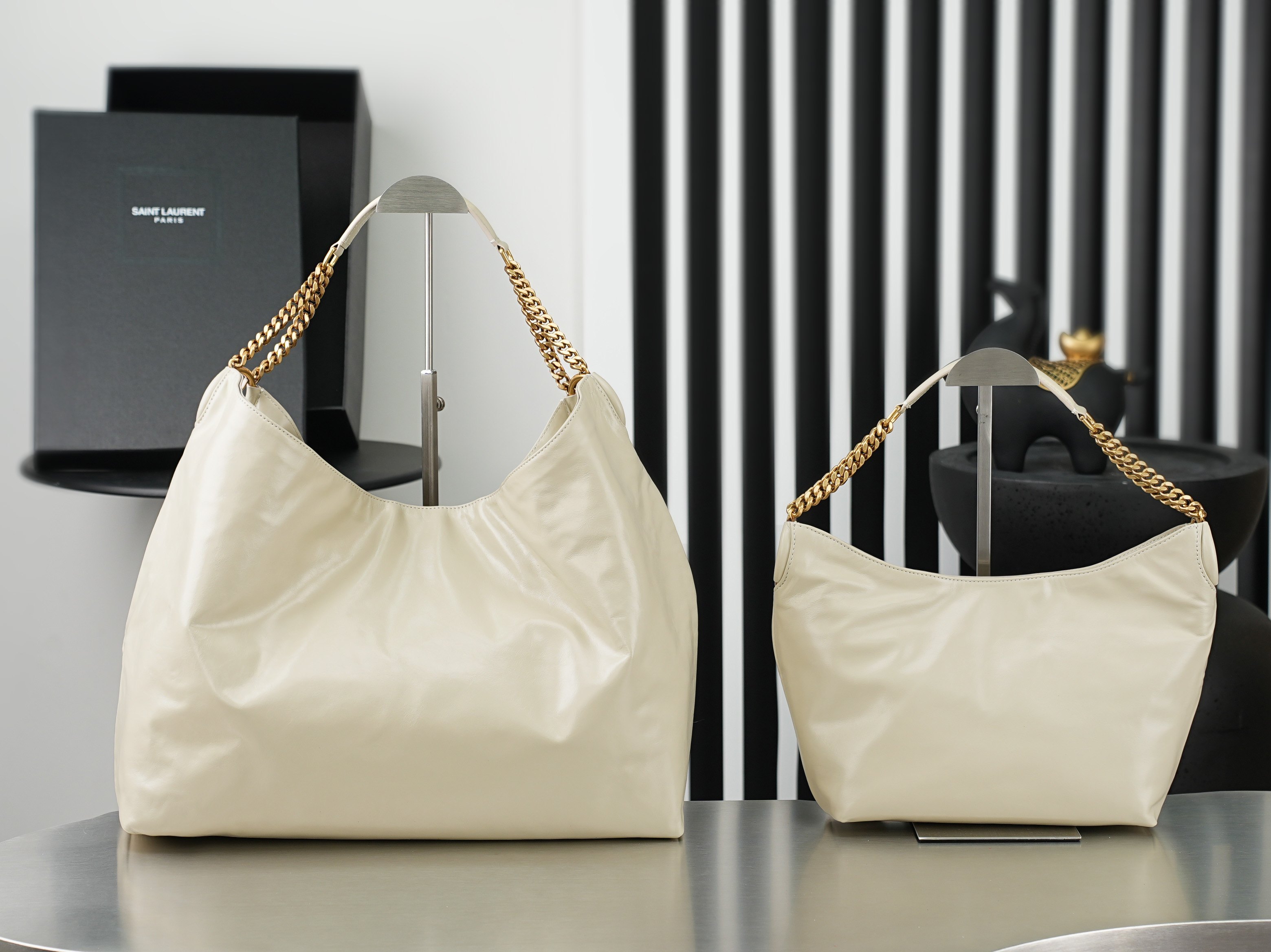 NO:855051,Large model number 871220, size 41×35×15cm Small size model number 871222, size 23×19×9cm, saint laurent, saint laurent19860909大号型号871220批 尺寸41×35×15cm 小号型号871222批 尺寸23×19×9cm,圣罗兰,saint laurent,Bag