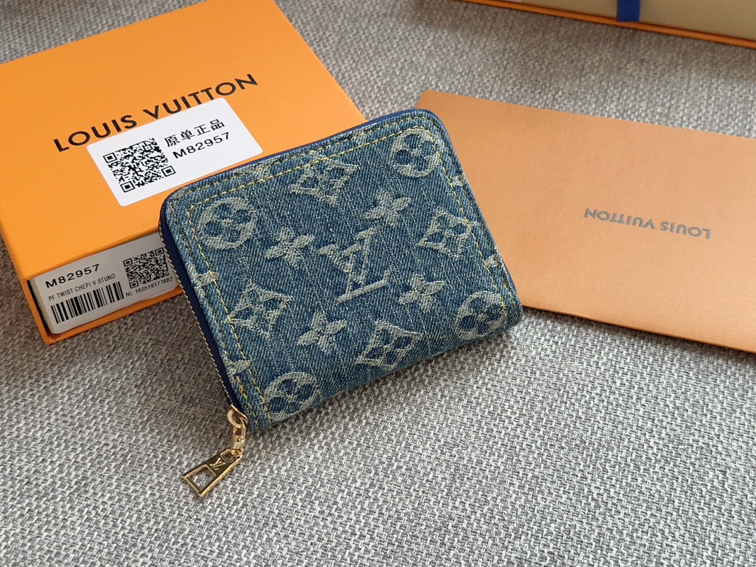 Fashion Designer
 Louis Vuitton Fashion
 Wallet
