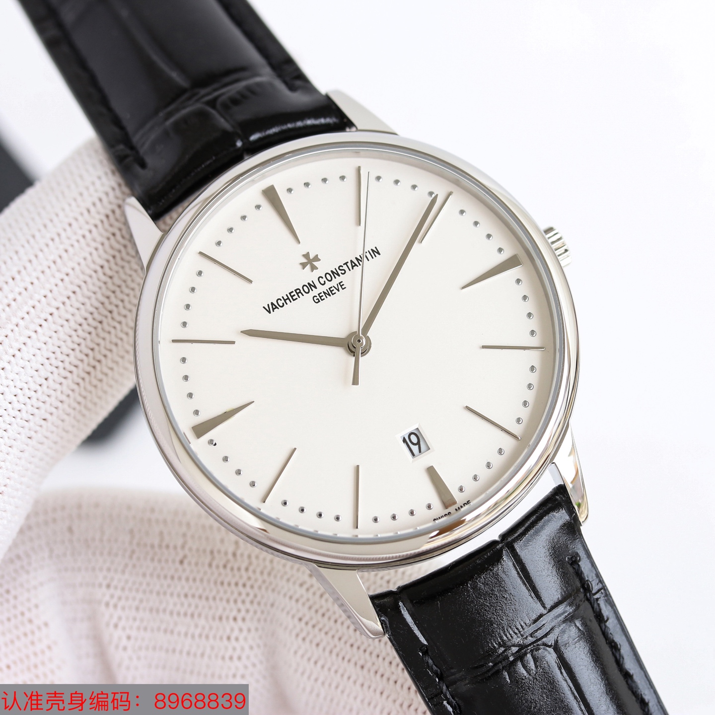 NO:338395,White and gold Vacheron Constantin VC inheritance series watches The perfect round case is matched with a micro-solar lug design to make it more suitable for the wearer's wrist. The simple and atmospheric dial design is low-key and luxurious. [Movement] is equipped with imported Citizen movement, precise and durable. [Watch mirror] Double arch sapphire glass mirror (optional mineral glass mirror), both with anti-stun coating. [Pin] Elegant sword-shaped pointer, with special bending at the tail with the dial curve. [Watch strap] Double-layer Italian calfskin, paired with Malta cross pin buckle. The size is 40cm, pursuing perfection, simple but not simple., vacheron, cowhide19860909白 金 江诗丹顿VC传承系列腕表 完美圆形的表壳,搭配微孤式表耳设计,使之更加贴合佩戴者的手腕.简约大气的表盘设计,低调不失奢华.【机芯】搭载进口西铁城机芯,精准耐用.【表镜】双卜拱型蓝宝石玻璃镜面（可选矿物玻璃镜面）,均有防眩晕镀膜处理.【表针】优雅剑型指针,尾部结合表盘弧度特殊压弯处理.【表带】双层意大利小牛皮,搭配马耳他十字针扣.尺寸40cm,追求完美,简约而不简单.,,vacheron,cowhide,Watch