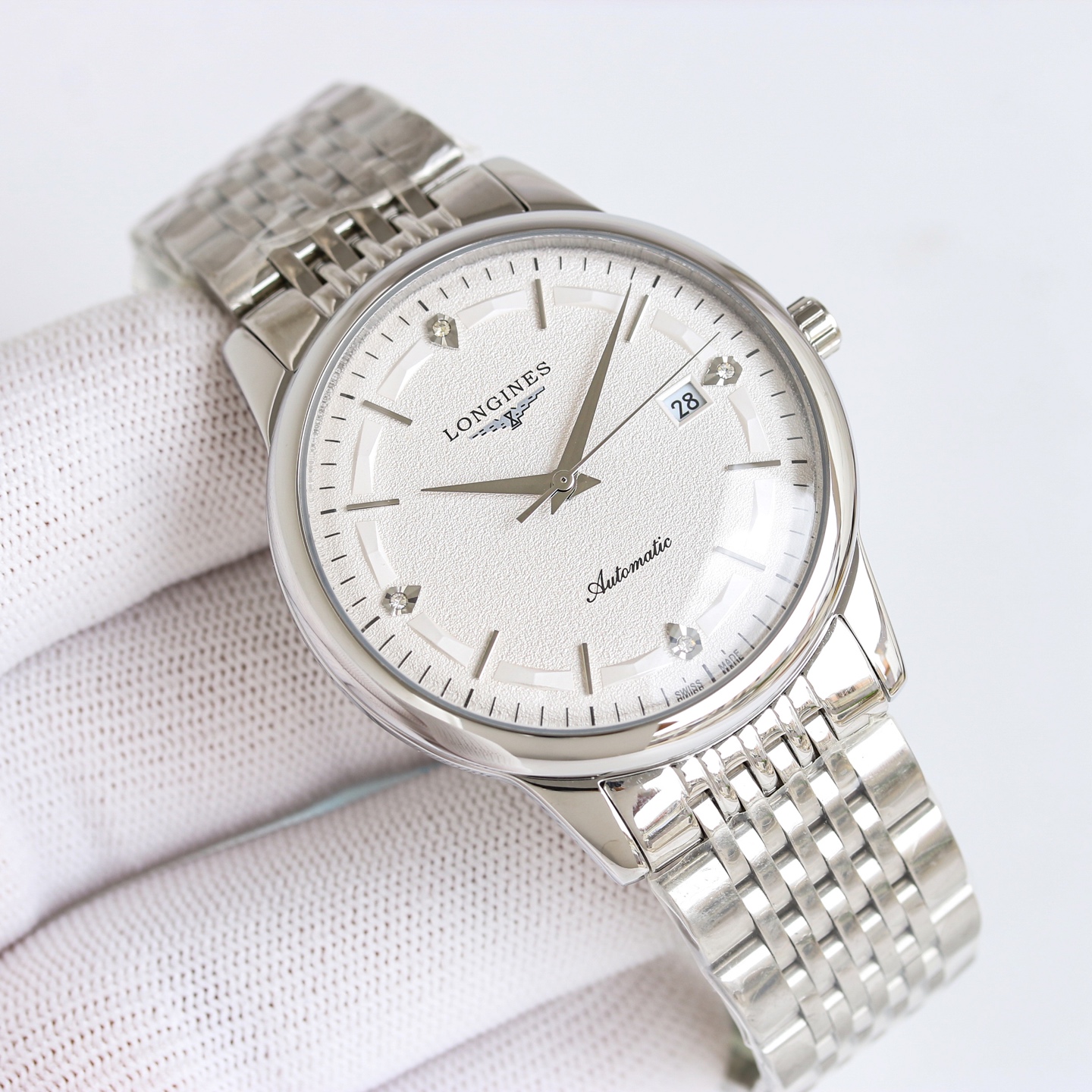 NO:338372,Real-life photography Brand Longines type men's fine watch Material 316 stainless steel case (pot lid shape) Original imported Citizen movement (zero rework, stable time to walk.) Material mineral scratch-resistant glass mirror Simple business Noble and fashionable Exquisite production Luxury enjoyment Dimensions 40mm in diameter, 12.5mm in thickness, longines19860909实物拍摄 品牌浪琴 类型男士精品腕表 材料316精钢表壳（锅盖形） 机芯原装进口西铁城机芯（零返修,走时稳定.） 材料矿物质防刮玻璃镜面 简约商务 高贵时尚 精致出品 奢侈享受 尺寸直径40mm,厚度12.5mm,,longines,Watch