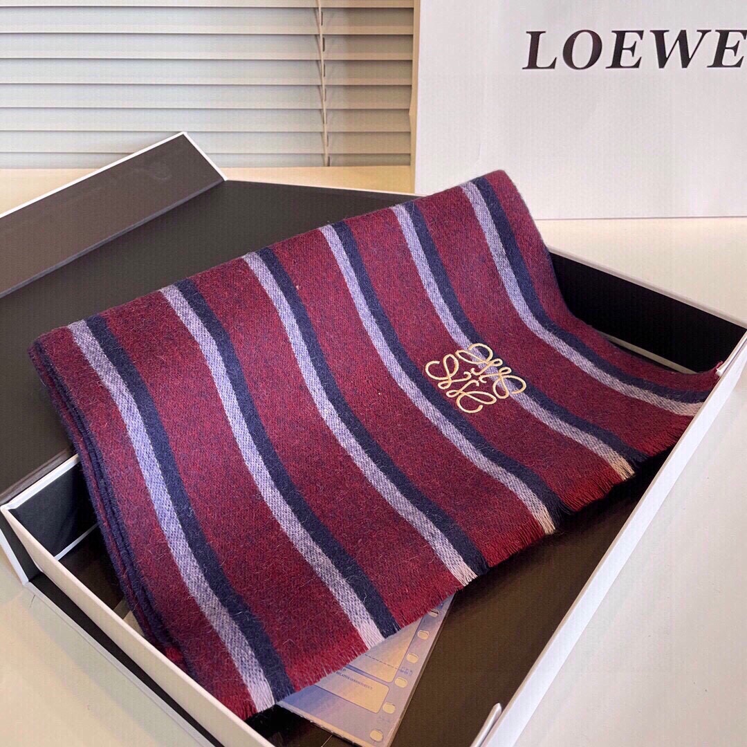 Loewe罗意威今年最新的订单讲真送人自用百分推荐SviP推荐自留.品质绝对放心.真心觉得可以多入几色太