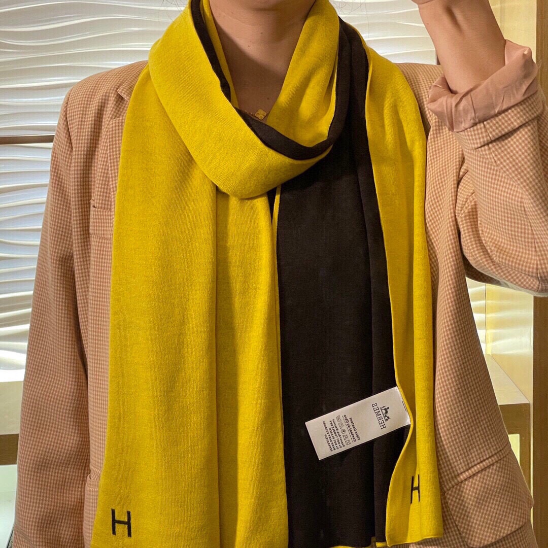 NO:172525,The latest model for the hottest Hermes official website is the latest couple's style for men and women. Top knitted cashmere material, soft and skin-friendly, without tying the neck, classic H check design specifications 32*180cm neutral style, men and women choose their own color they like, everyone should have, high-version scarf, hermes19860909爆款上新爱马仕官网最新款男女通用情侣款顶级针织羊绒材质上身个赞 柔软亲肤,不扎脖经典H格纹设计规格32*180cm中性款男女各自选择自己中意的颜色人人都应该拥有,高版本围巾,hermes,scarf