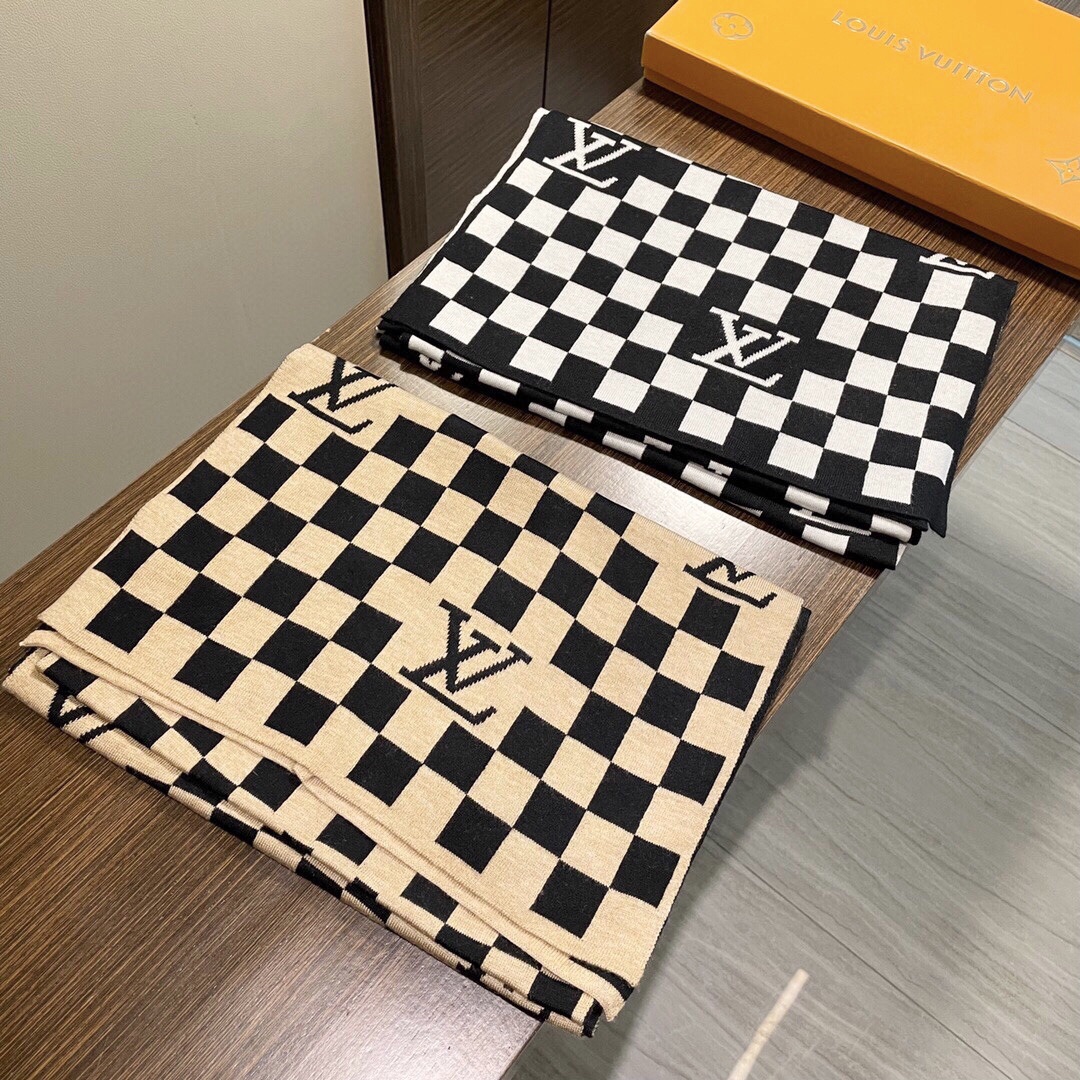 爆款到货LV棋盘格经典棋盘格男女通用围巾柔和舒适的羊绒带来今季最温暖贴心呵护️最顶级的品质️羊绒线织出漂