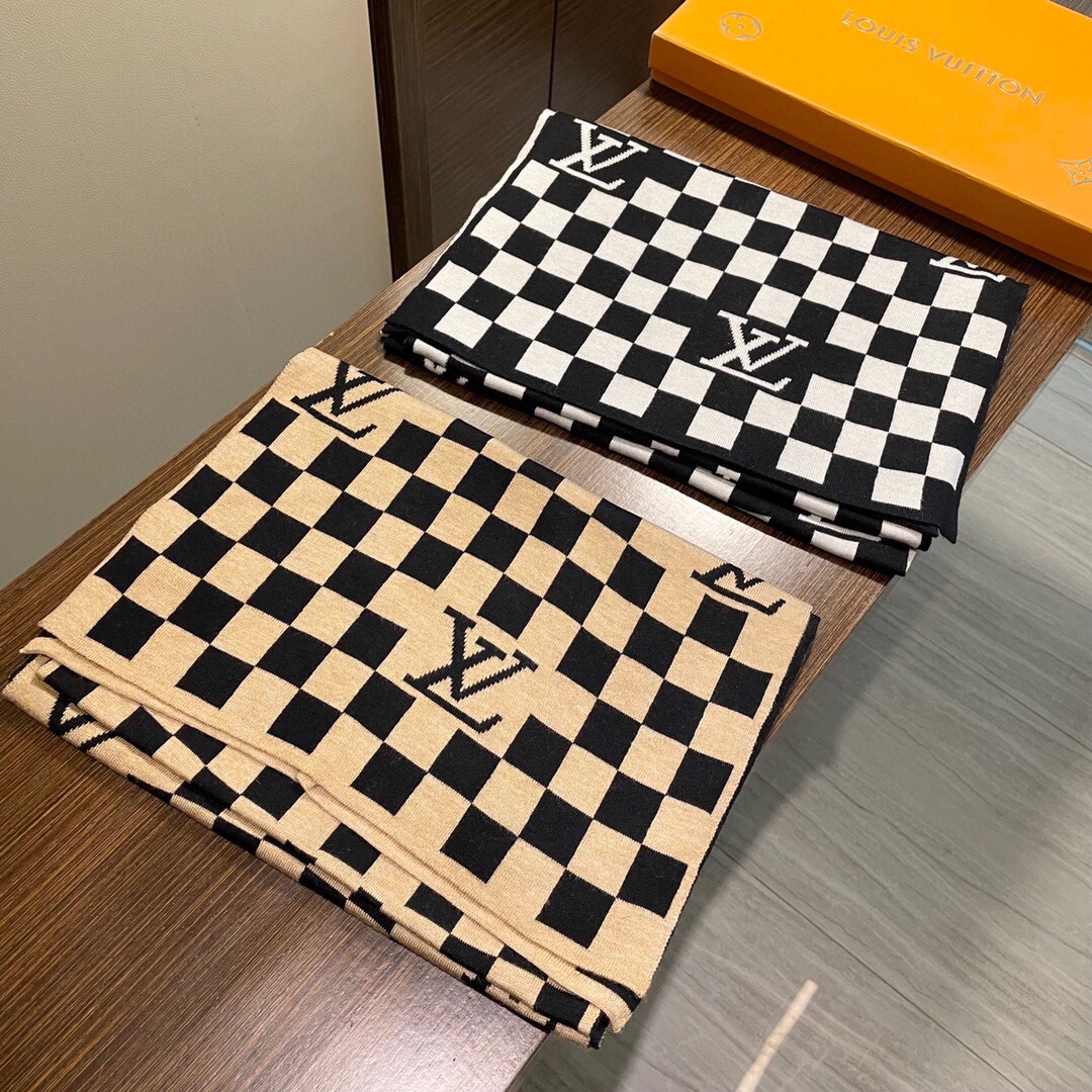 爆款到货LV棋盘格经典棋盘格男女通用围巾柔和舒适的羊绒带来今季最温暖贴心呵护️最顶级的品质️羊绒线织出漂