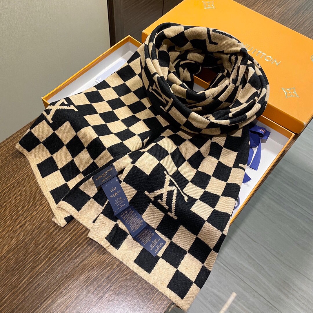 爆款到货LV棋盘格经典棋盘格男女通用围巾柔和舒适的羊绒带来今季最温暖贴心呵护️最顶级的品质️羊绒线织出漂