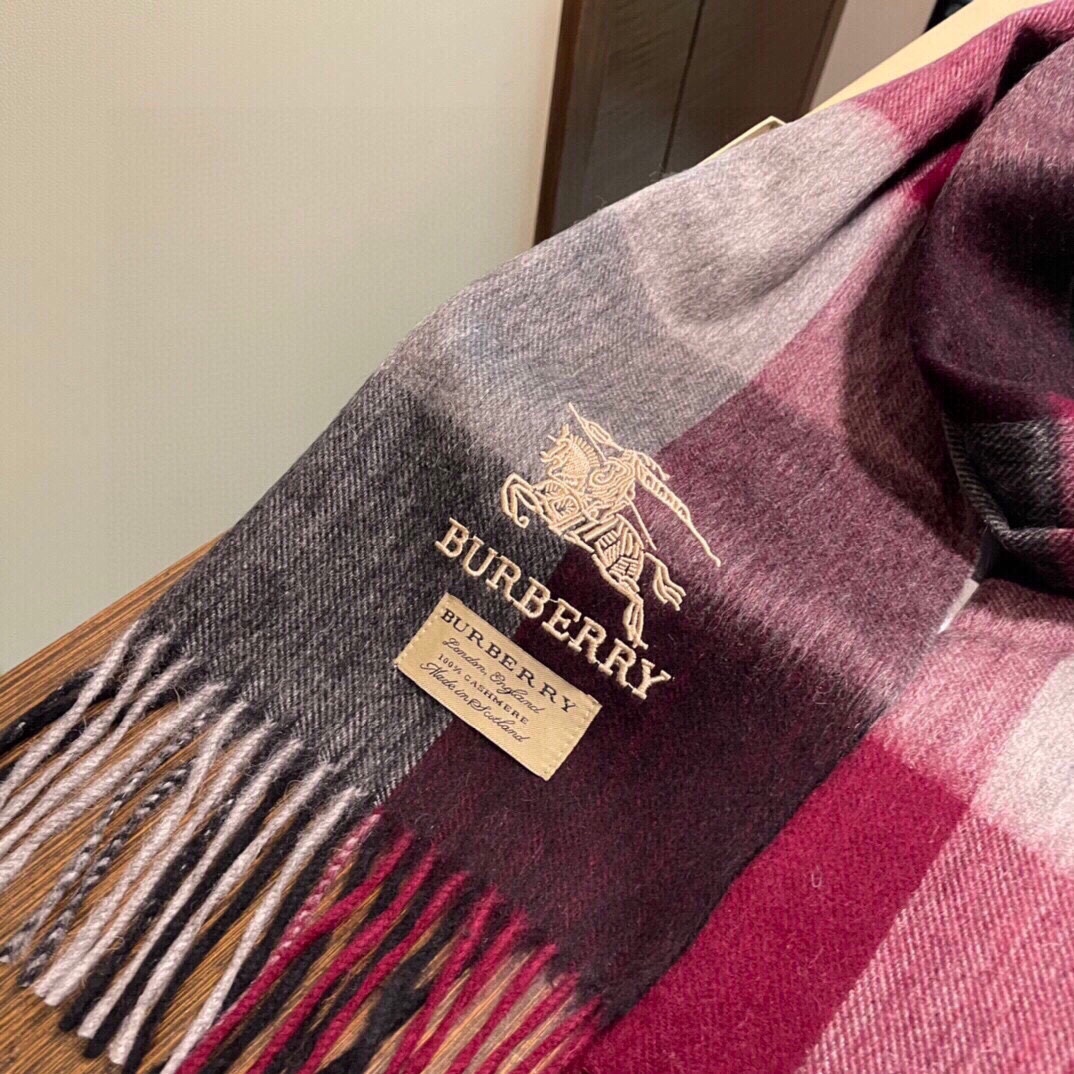 BURBERRY独家私流顶级品相下手一定要快高端大爱️相信我的绝对要买️货极少现在用极好️真心美的让人非