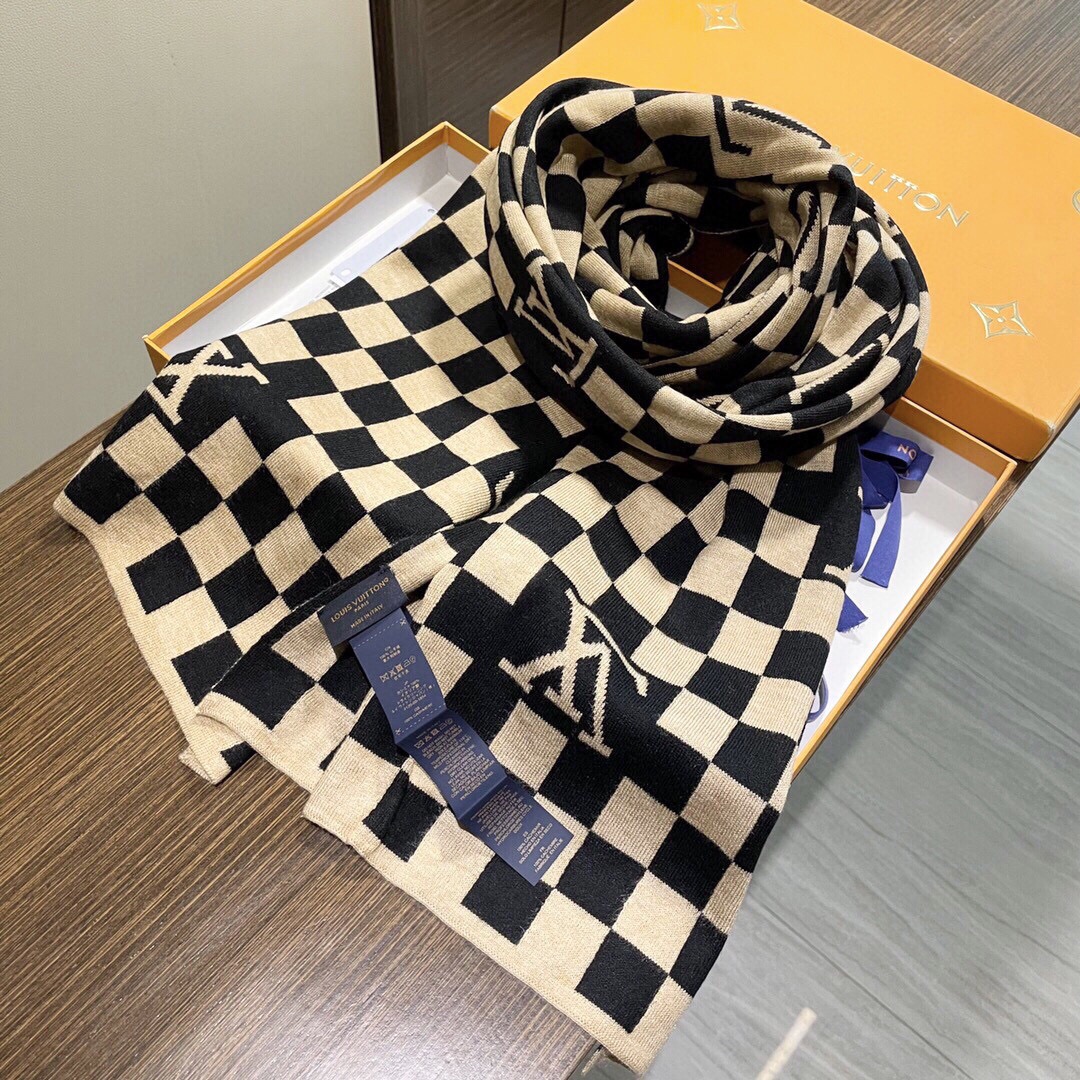 爆款到货LV棋盘格经典棋盘格男女通用围巾柔和舒适的羊绒带来今季最温暖贴心呵护️最顶级的品质️羊绒线织出漂