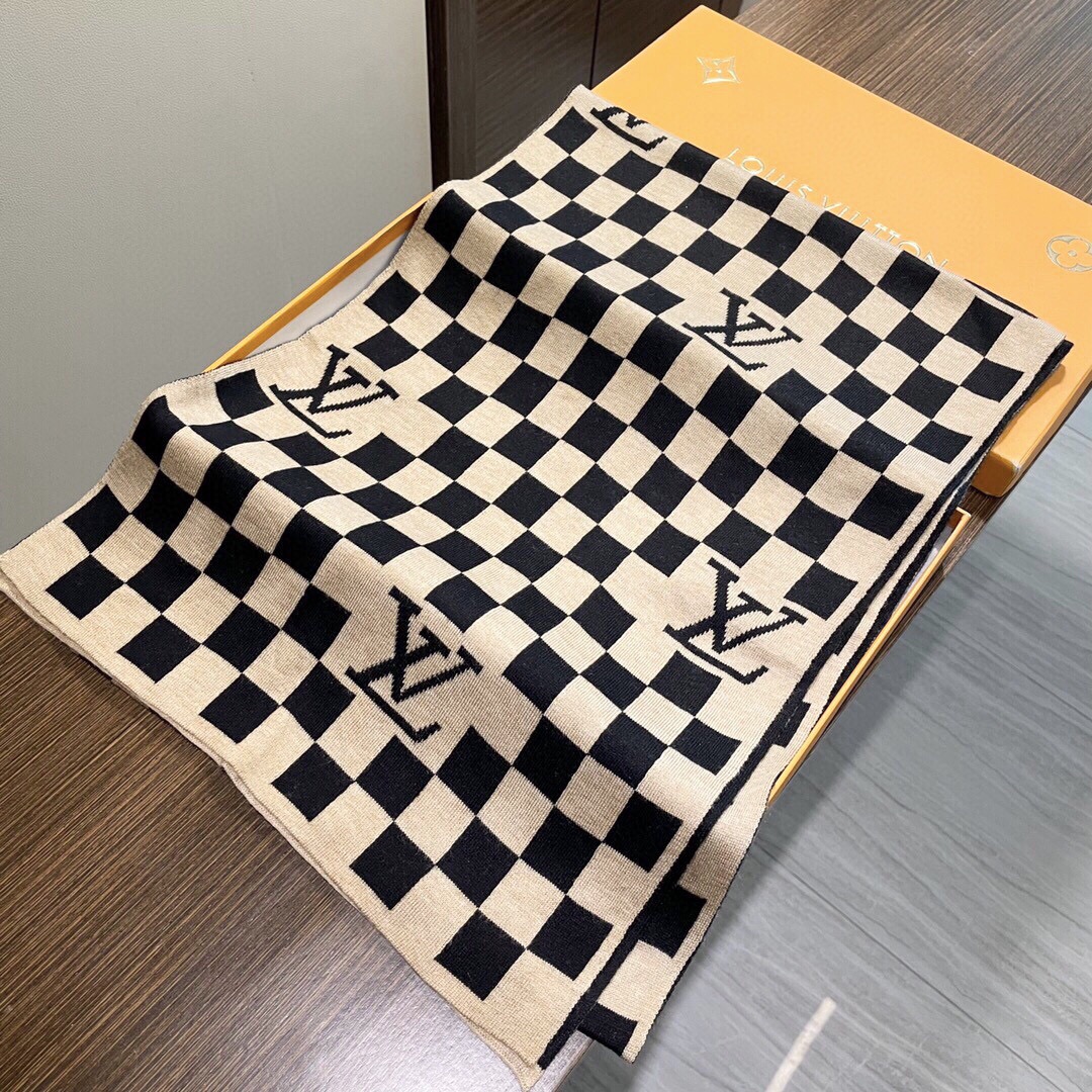 爆款到货LV棋盘格经典棋盘格男女通用围巾柔和舒适的羊绒带来今季最温暖贴心呵护️最顶级的品质️羊绒线织出漂