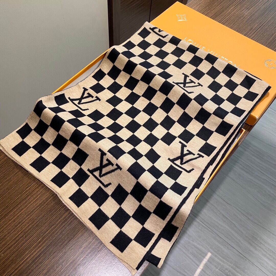 爆款到货LV棋盘格经典棋盘格男女通用围巾柔和舒适的羊绒带来今季最温暖贴心呵护️最顶级的品质️羊绒线织出漂