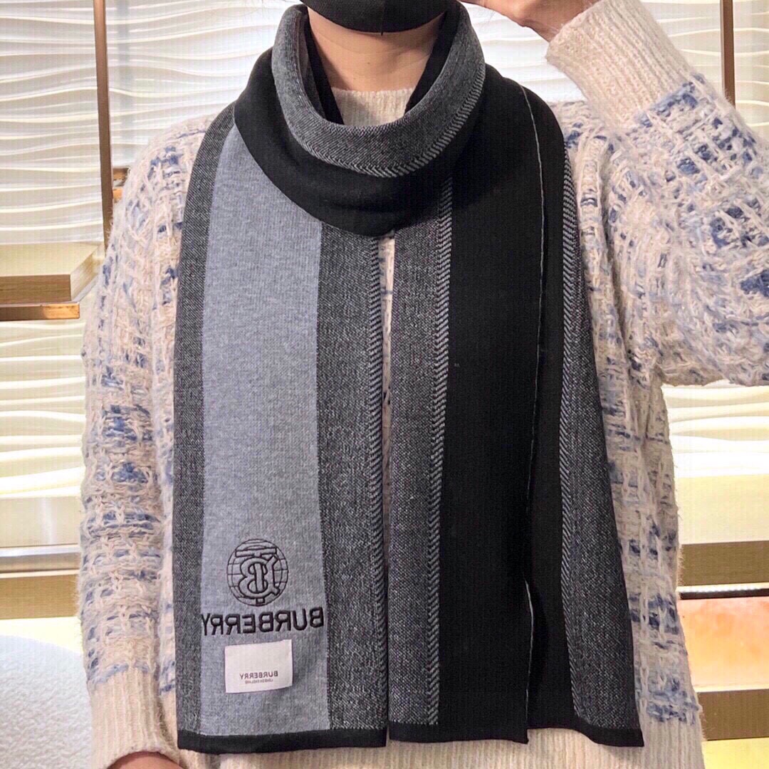 NO:186477,Synchronous counter, high-end cashmere knitted scarf!  】It can be formal, free, very Classical men's design. This weaving method is relatively difficult, and it costs a lot of yarn, and the process is very difficult!  !  It is definitely a timeless piece of aesthetics!  The cashmere scarf that looks good at any surround is really unique!  !  In fact, there is no unnecessary design, it looks good no matter how you surround it!  Cashmere, specifications of 30*180cm are suitable for formal wear or casual wear. It is perfect for folding or winding around, with a warm and elegant demeanor. High-version scarf, high-version scarf, christian louboutin19860909同步专柜,高端羊绒针织围巾！】可正式,可随意,非常Classical的男款设计.这款织法比较难,又很费纱线,工艺难度非常大！！绝对是一条审美不过时的单品！随便围都会好看的羊绒围巾,版型真是一绝！！其实没有多余的设计,怎么围都好看！羊绒,规格30*180cm搭配正装或者搭配休闲装都很合适~对折挂围或者绕圈围都完全可以,有温度的风度2个色.高版本围巾,高版本围巾,christian louboutin,scarf
