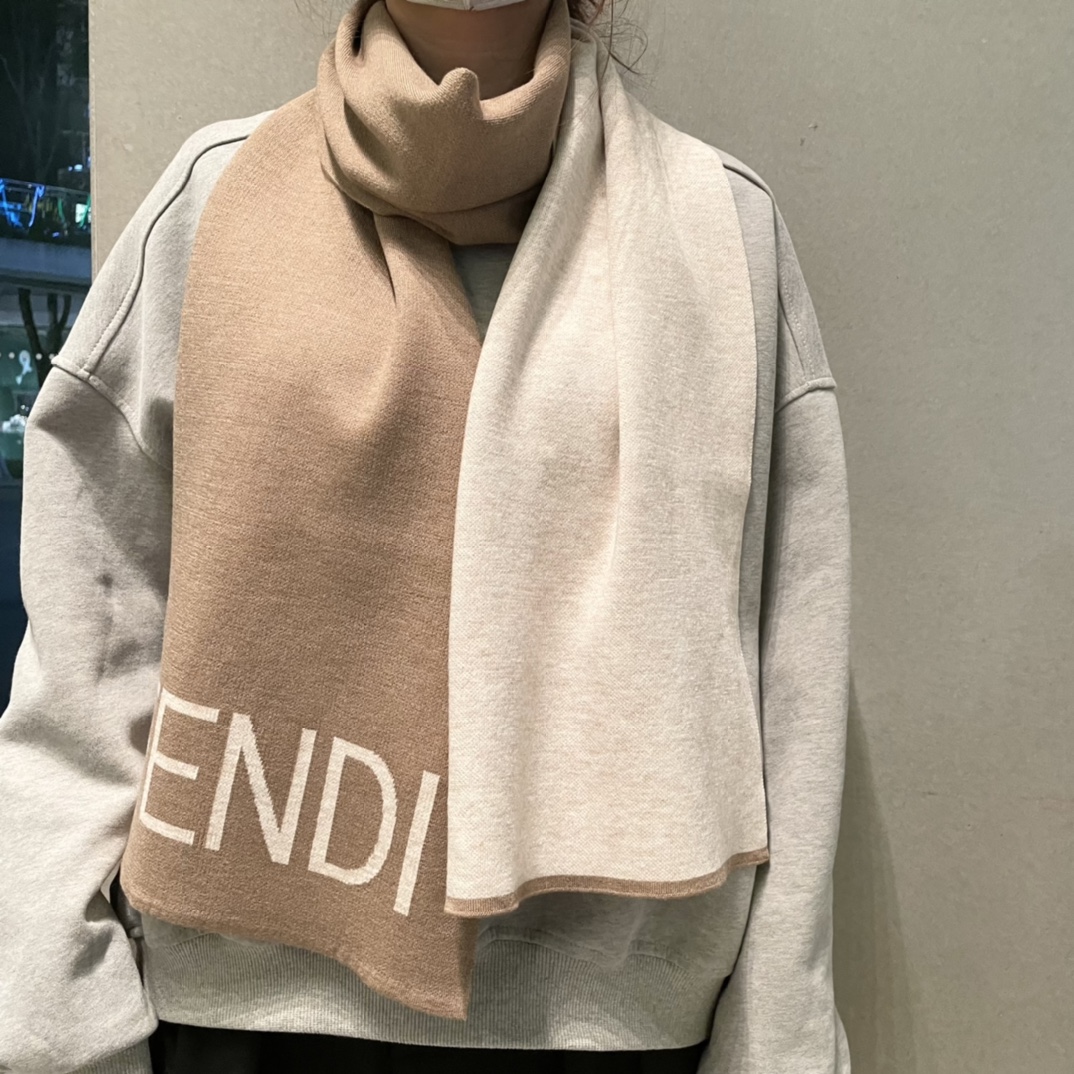 NO:186512,The hot-selling model is available. The exclusive cow of couples. Luxury is all in the size. Only high-end quality with super high cashmere quality will be favored by this brand. This boutique is a rare scarf knitted on the market. It is really a super high-end product. Only this big brand will have every color. Every color is a great love. Good product that sells one less. Imported pure cashmere size 200*32 high-version scarf, high-version scarf, fendi19860909爆款上新 情侣款F家独家牛货 奢华尽在尺寸之间,高端品质具有超高羊绒品质才会被此品牌青睐这种精品是市场上及其少见的围巾针织,真是超级高端货只有这种大品牌才会拥有每色都是大爱每色都留.卖一条少一条的好货 进口纯羊绒 尺寸200*32高版本围巾,高版本围巾,fendi,scarf