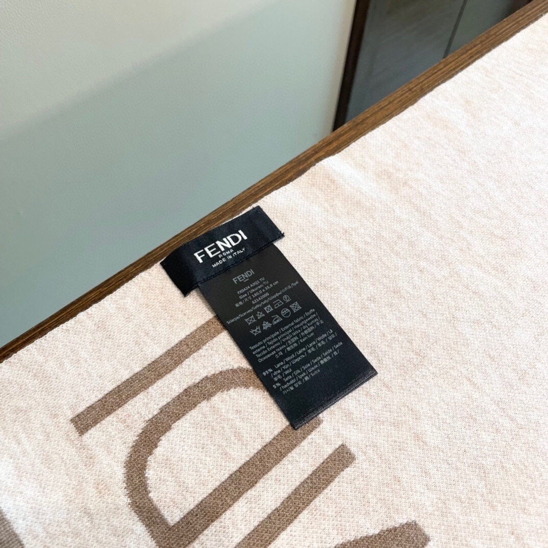 爆款上新情侣款F家独家牛货奢华尽在尺寸之间高端品质️具有超高羊绒品质才会被此品牌青睐️这种精品是市场上及
