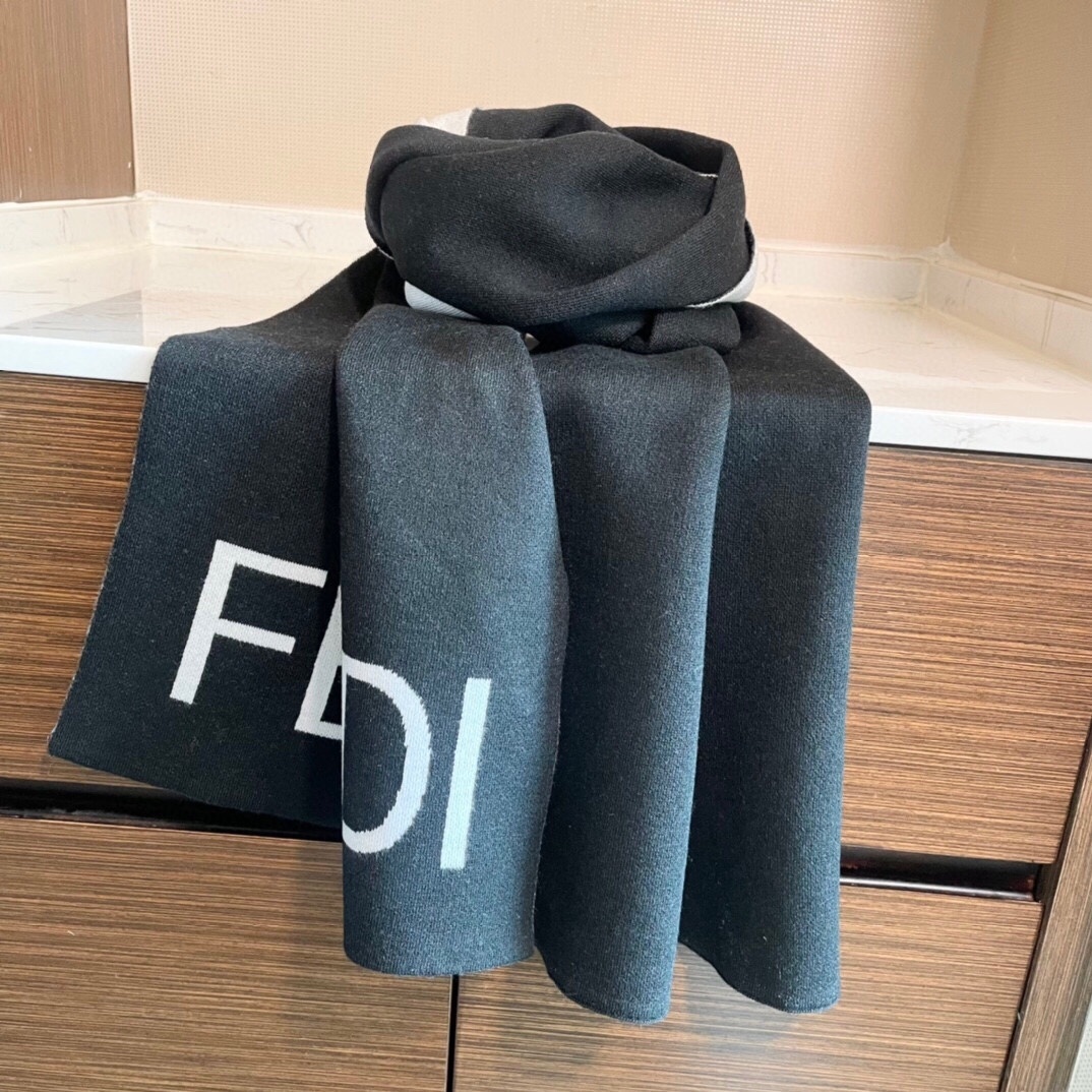爆款上新情侣款F家独家牛货奢华尽在尺寸之间高端品质️具有超高羊绒品质才会被此品牌青睐️这种精品是市场上及