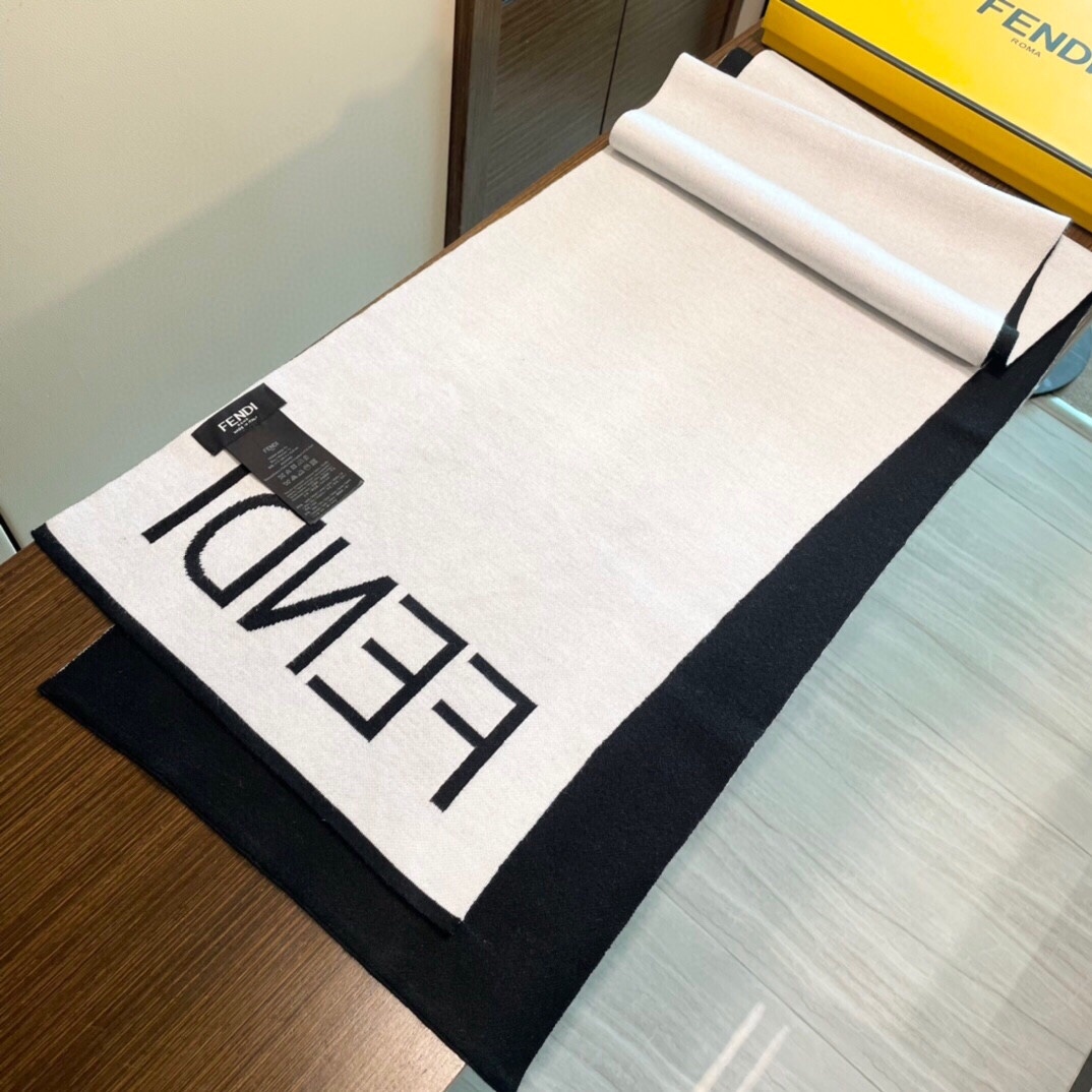 爆款上新情侣款F家独家牛货奢华尽在尺寸之间高端品质️具有超高羊绒品质才会被此品牌青睐️这种精品是市场上及