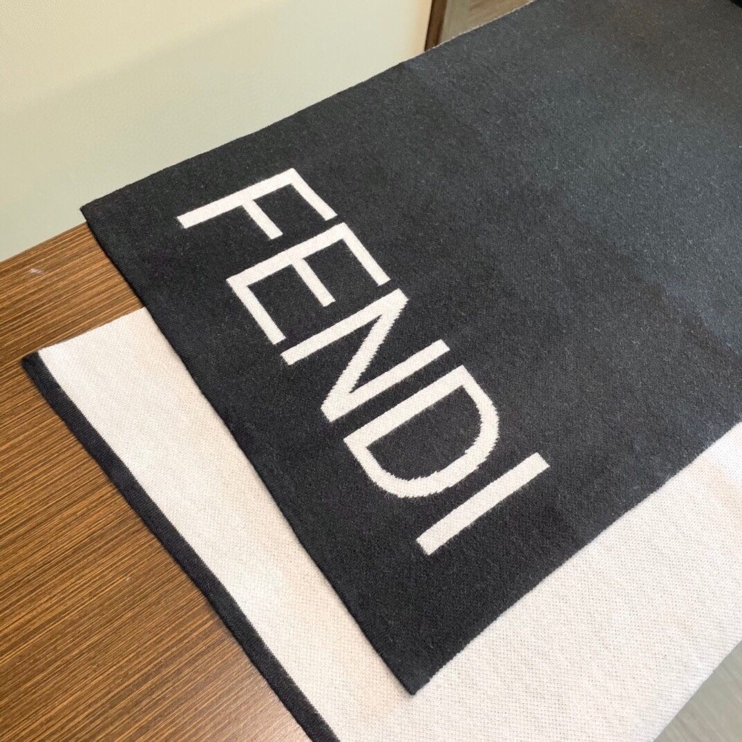 爆款上新情侣款F家独家牛货奢华尽在尺寸之间高端品质️具有超高羊绒品质才会被此品牌青睐️这种精品是市场上及