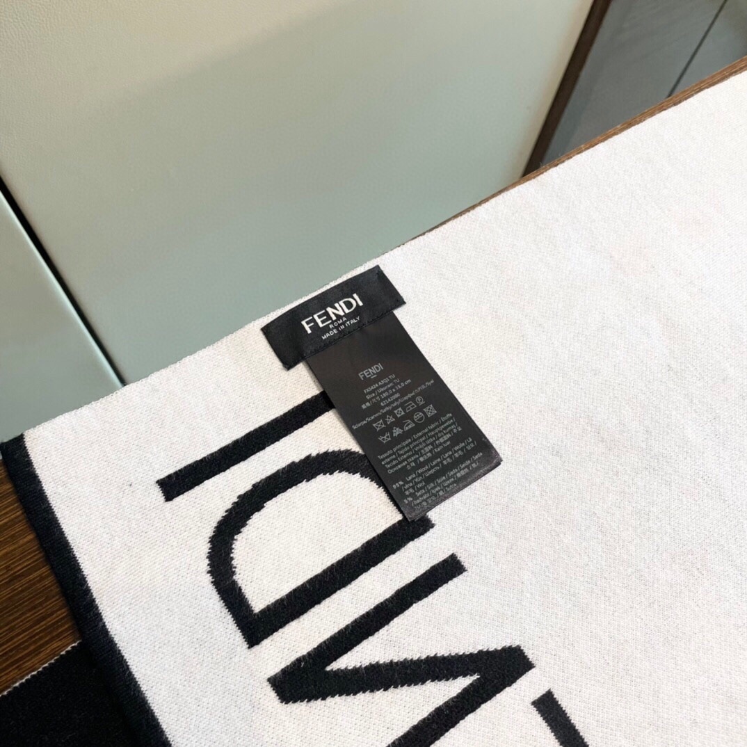 爆款上新情侣款F家独家牛货奢华尽在尺寸之间高端品质️具有超高羊绒品质才会被此品牌青睐️这种精品是市场上及