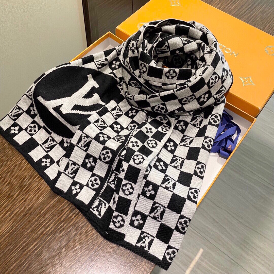 爆款到货LV棋盘格经典棋盘格男女通用围巾柔和舒适的羊绒带来今季最温暖贴心呵护️最顶级的品质️羊绒线织出漂