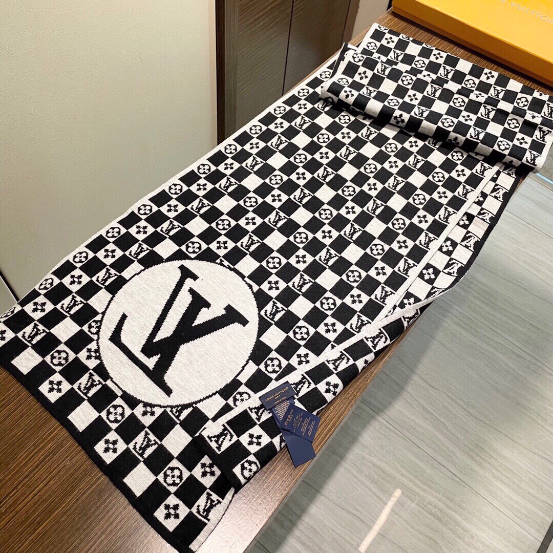 爆款到货LV棋盘格经典棋盘格男女通用围巾柔和舒适的羊绒带来今季最温暖贴心呵护️最顶级的品质️羊绒线织出漂