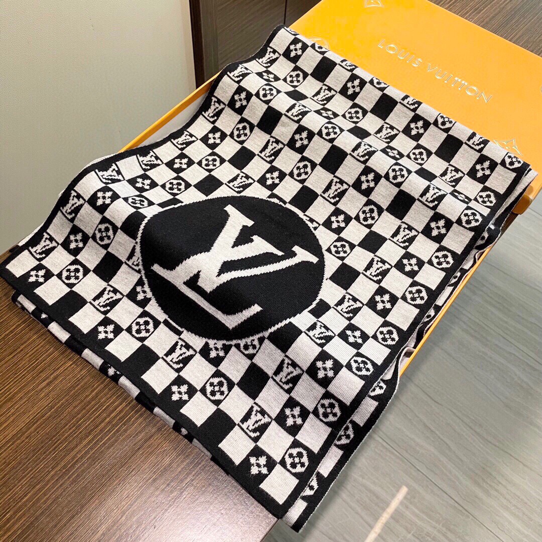 爆款到货LV棋盘格经典棋盘格男女通用围巾柔和舒适的羊绒带来今季最温暖贴心呵护️最顶级的品质️羊绒线织出漂