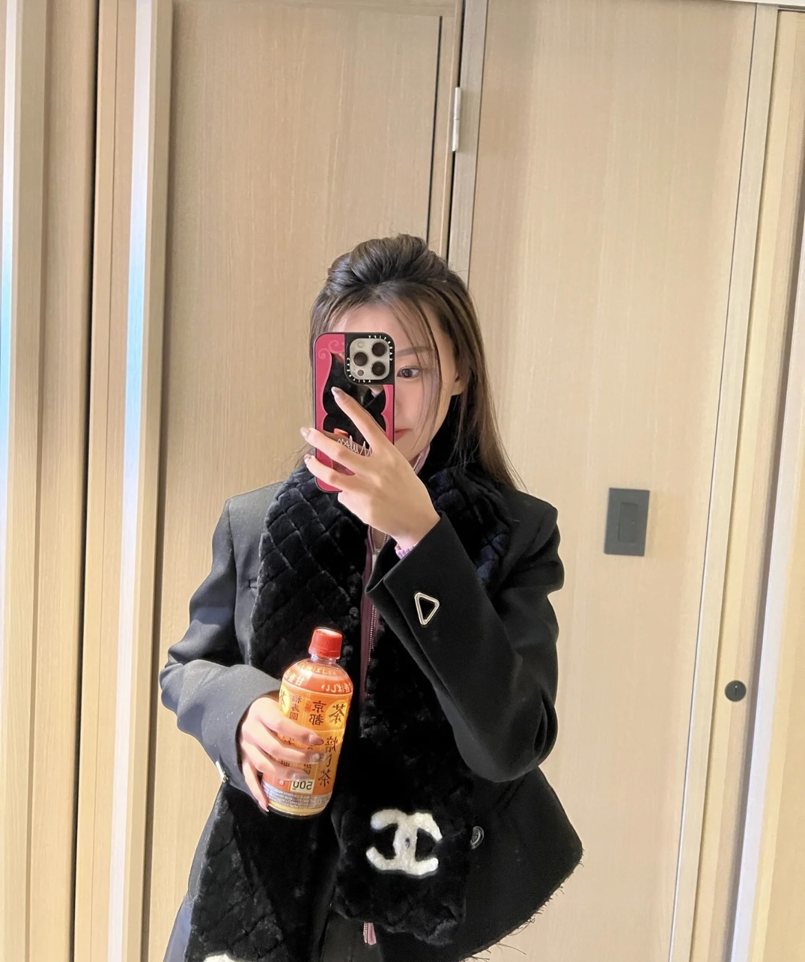 ️超级保暖Chanel秋冬新款!!!简约奢华大气白富美进口人工皮草和羊绒的结合高级的范畴已不只是围巾披肩