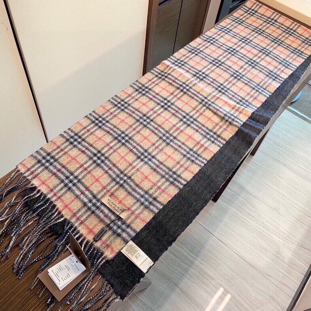 双面羊绒围巾BURBERRY!年度最新火爆围巾!顶级质量高端数码喷绘200*30cm双面围巾两面可用一条