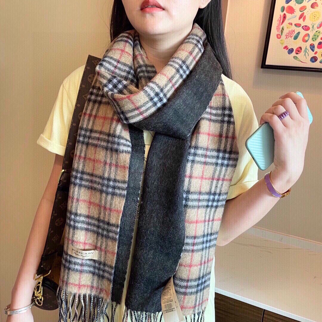 双面羊绒围巾BURBERRY!年度最新火爆围巾!顶级质量高端数码喷绘200*30cm双面围巾两面可用一条
